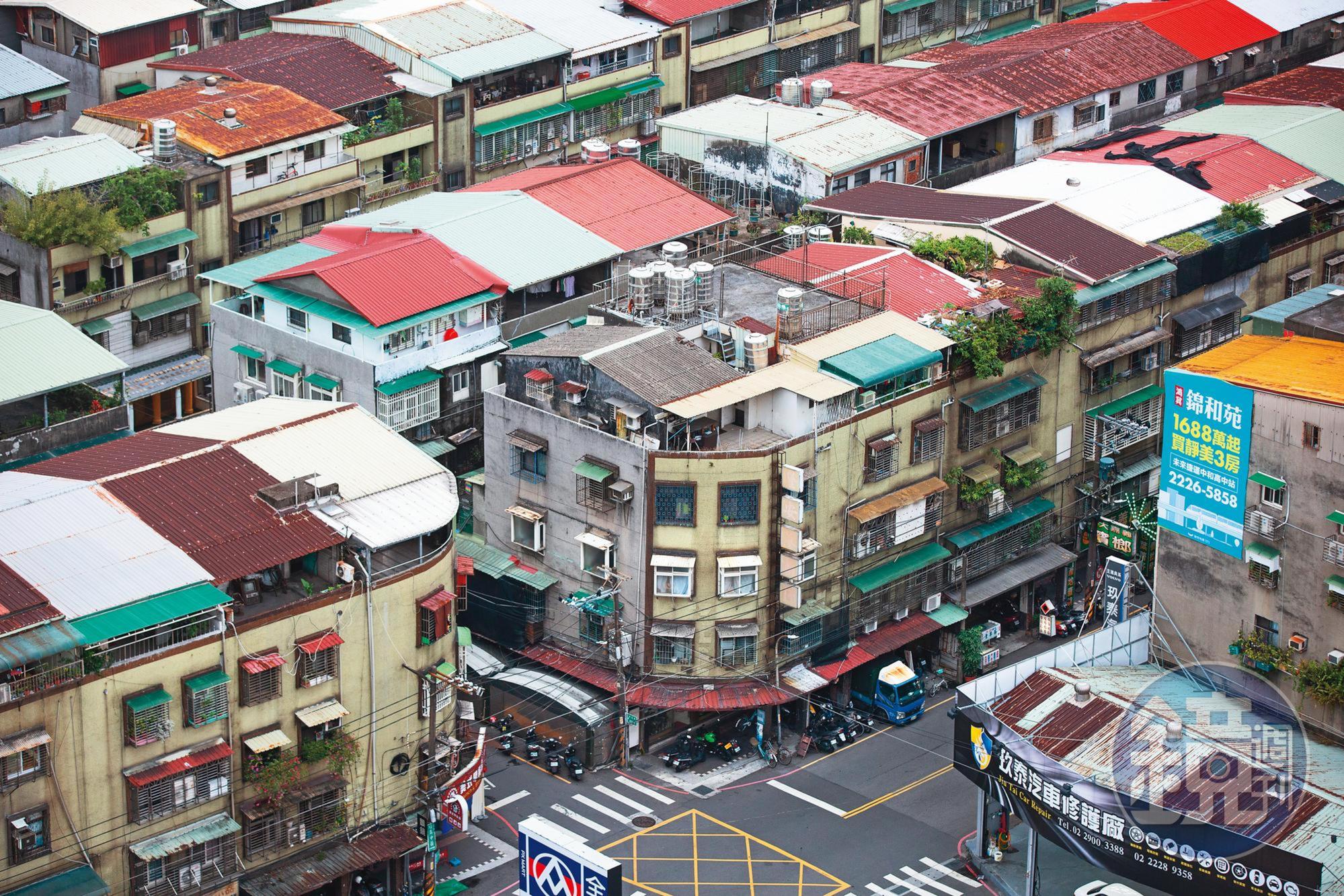 在雙北市的都會區,公寓房價較新大樓親民許多。
