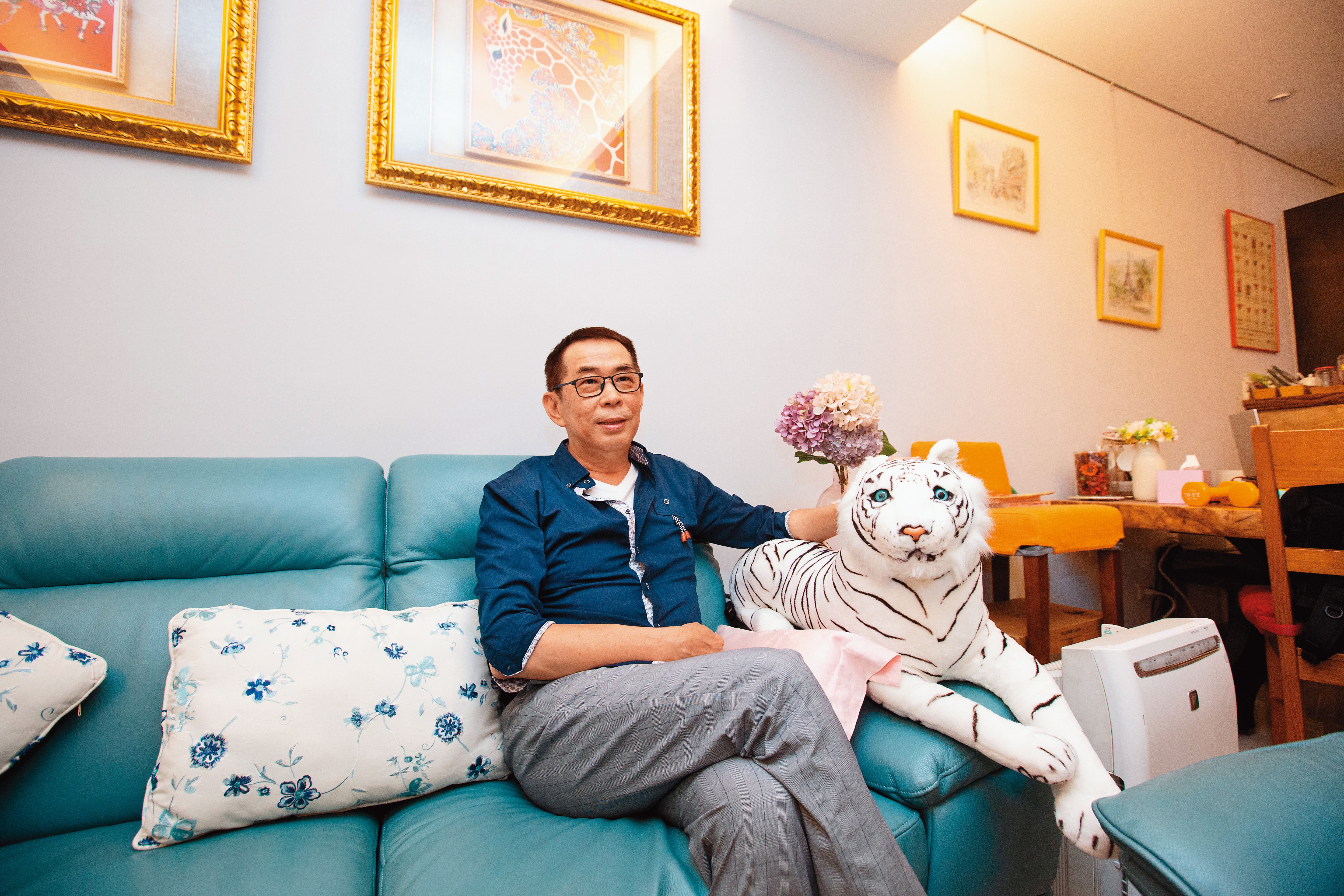 生肖屬虎的劉鳳和買屋齡50年老公寓，重新整修後美侖美奐。