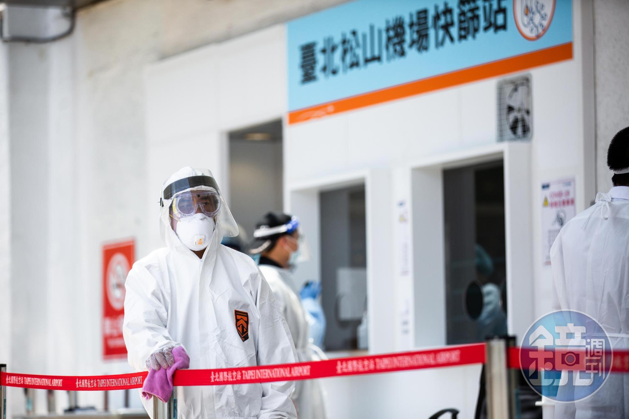 民航局坦言，機組員每次出勤結束都要「戳鼻孔」篩檢，造成很大的痛苦。（本刊資料照）