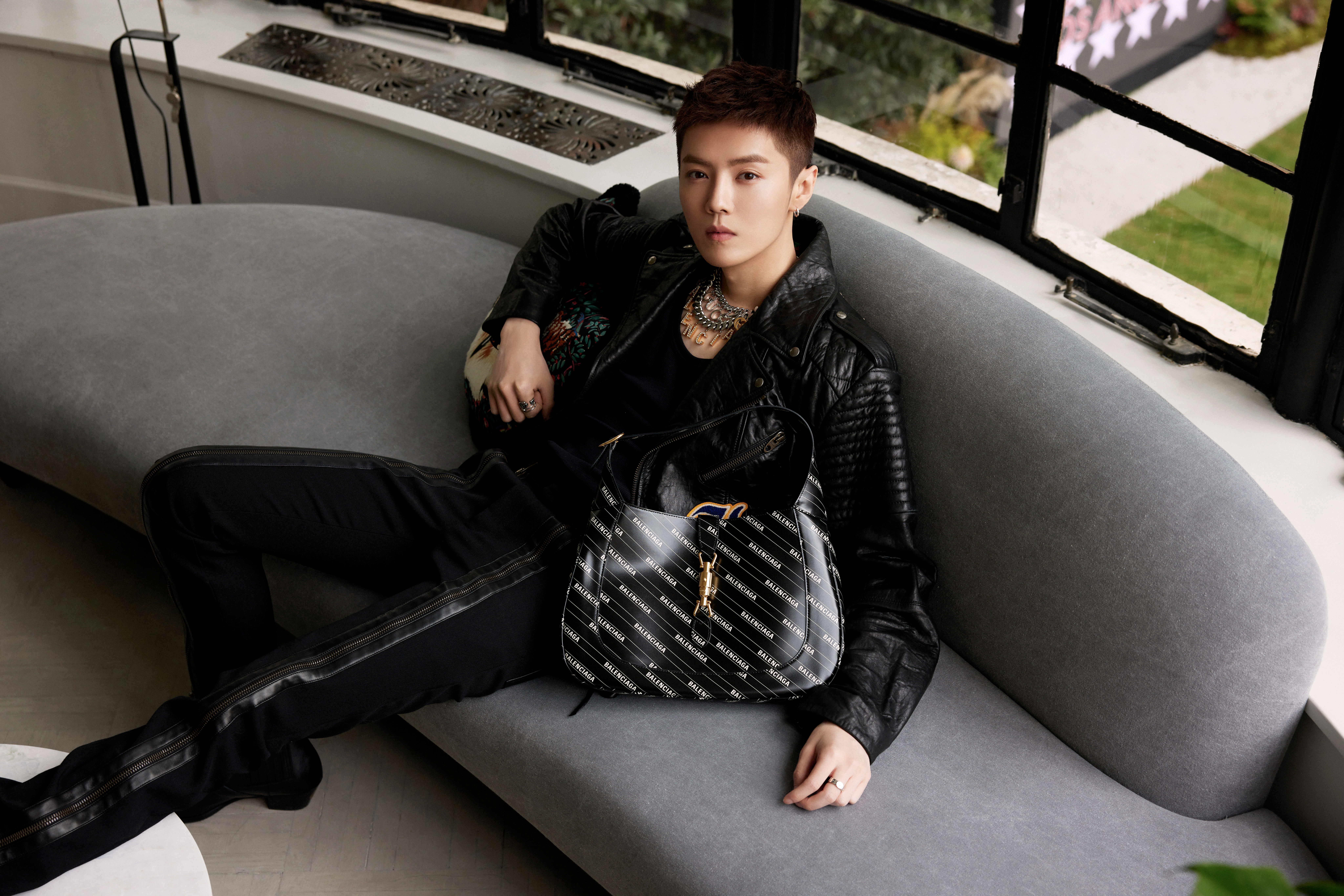 鹿晗搶先示範駭客實驗室系列（The Hacker project）。（GUCCI提供）