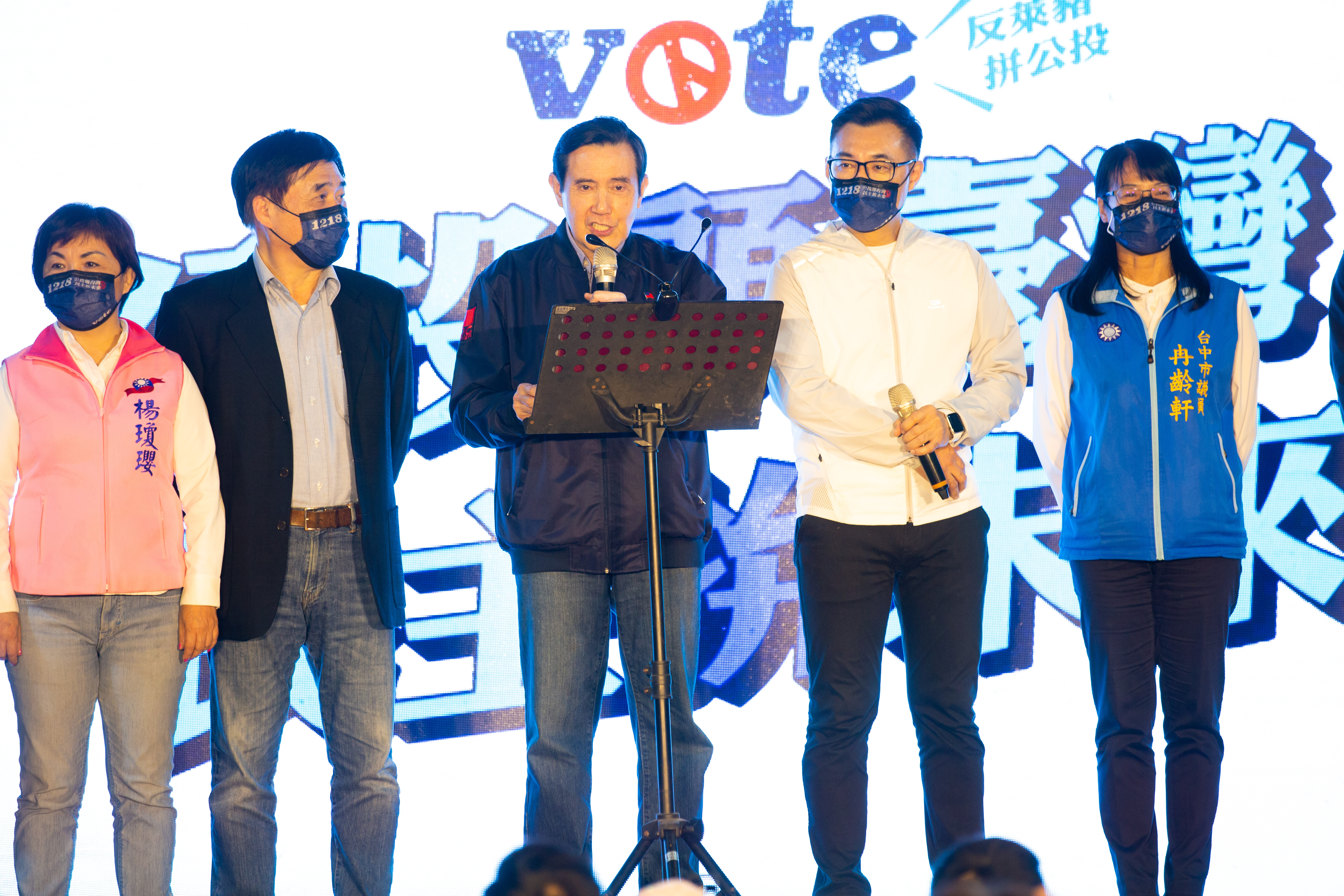 前總統馬英九（中）透過辦公室聲明稿表示，當年牛豬分離是兩黨共識，痛批蔡政府罔顧食安。