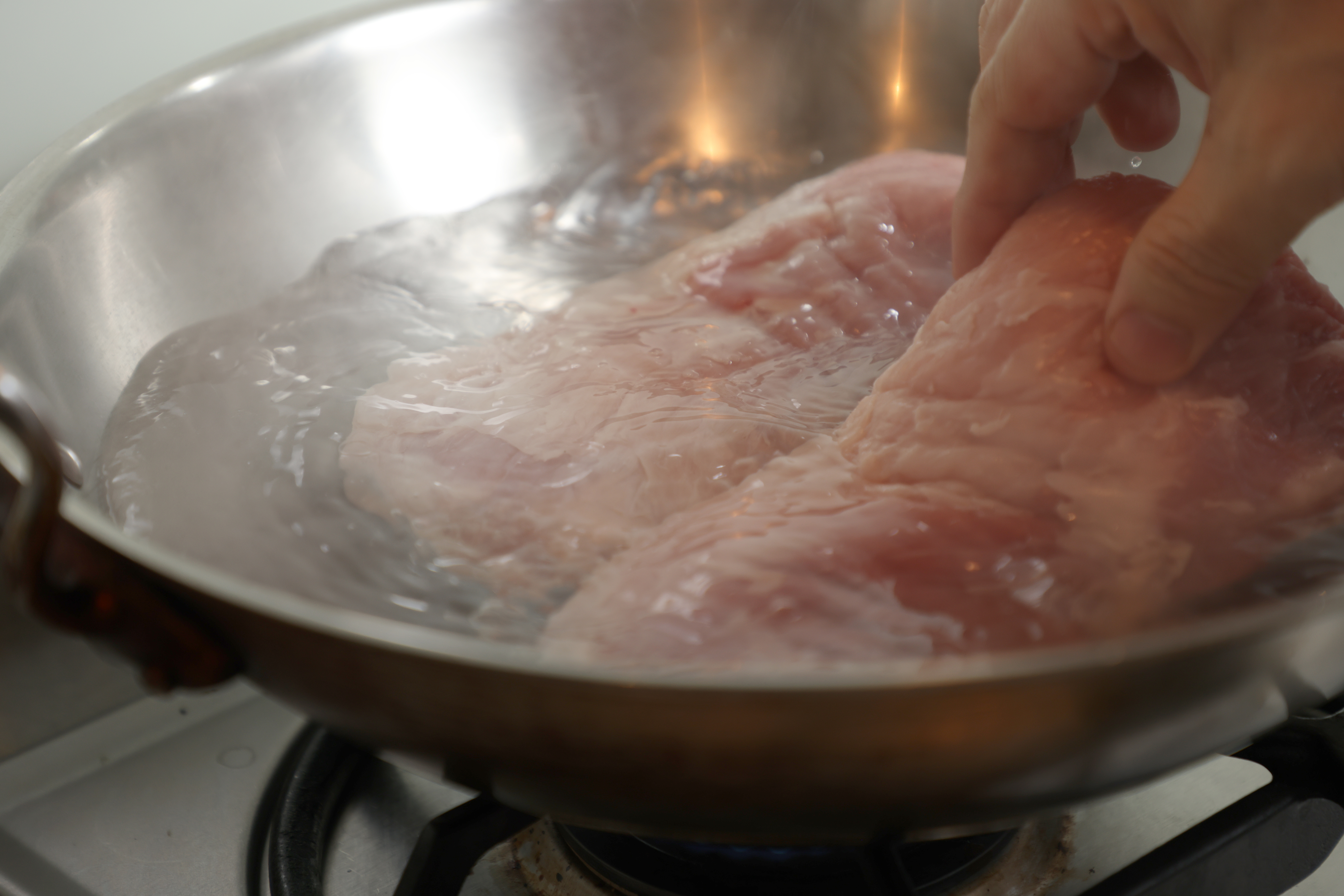 今天煮兩塊老鼠肉（豬後腿腱）。