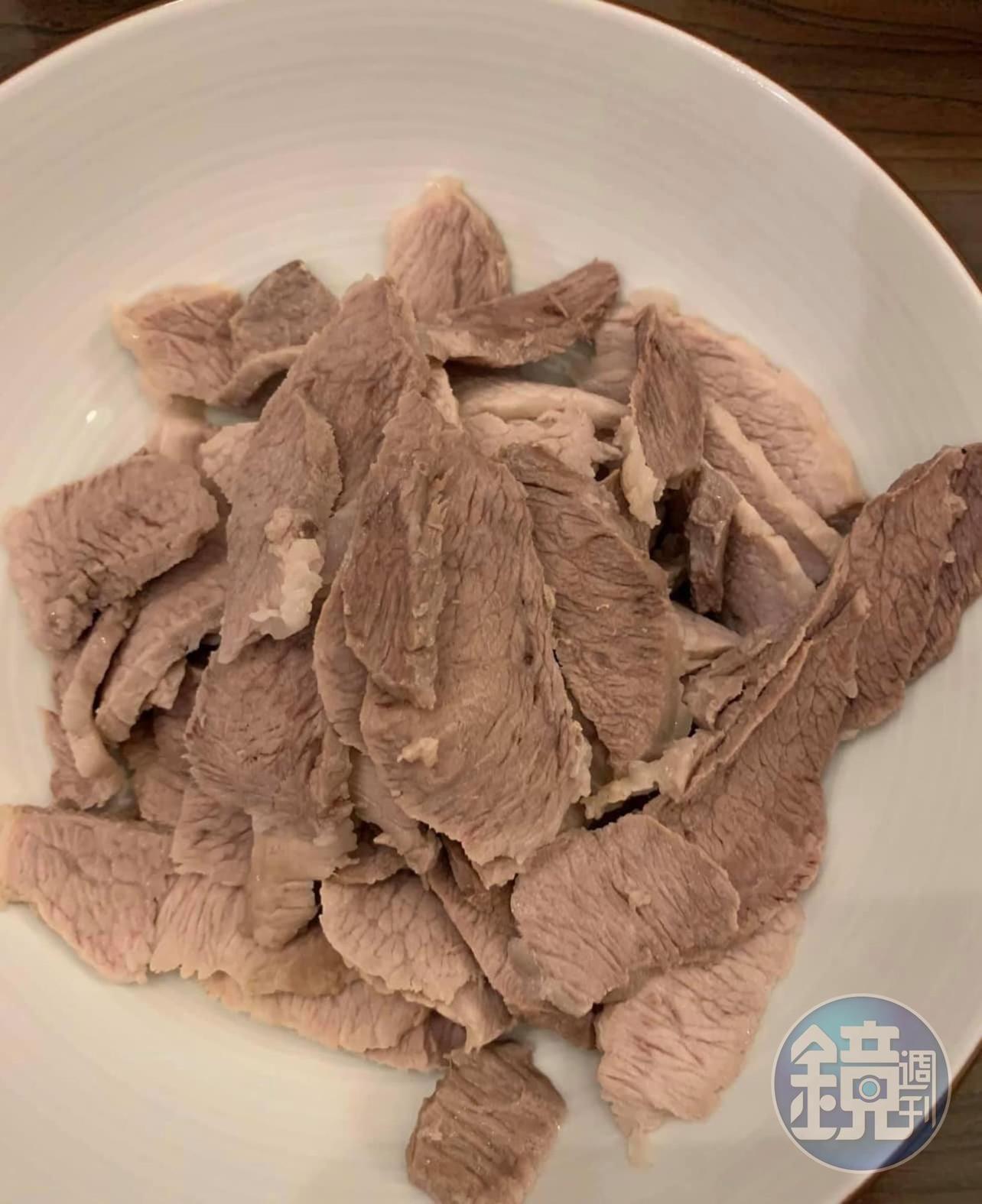 二層肉煮好切片。