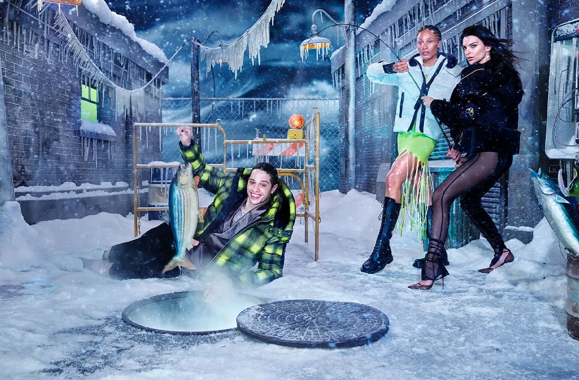 你永遠想像不到，躺在地上的這位男子，就是跟很多女星傳過緋聞的彼得戴維森。（Moose Knuckles提供）