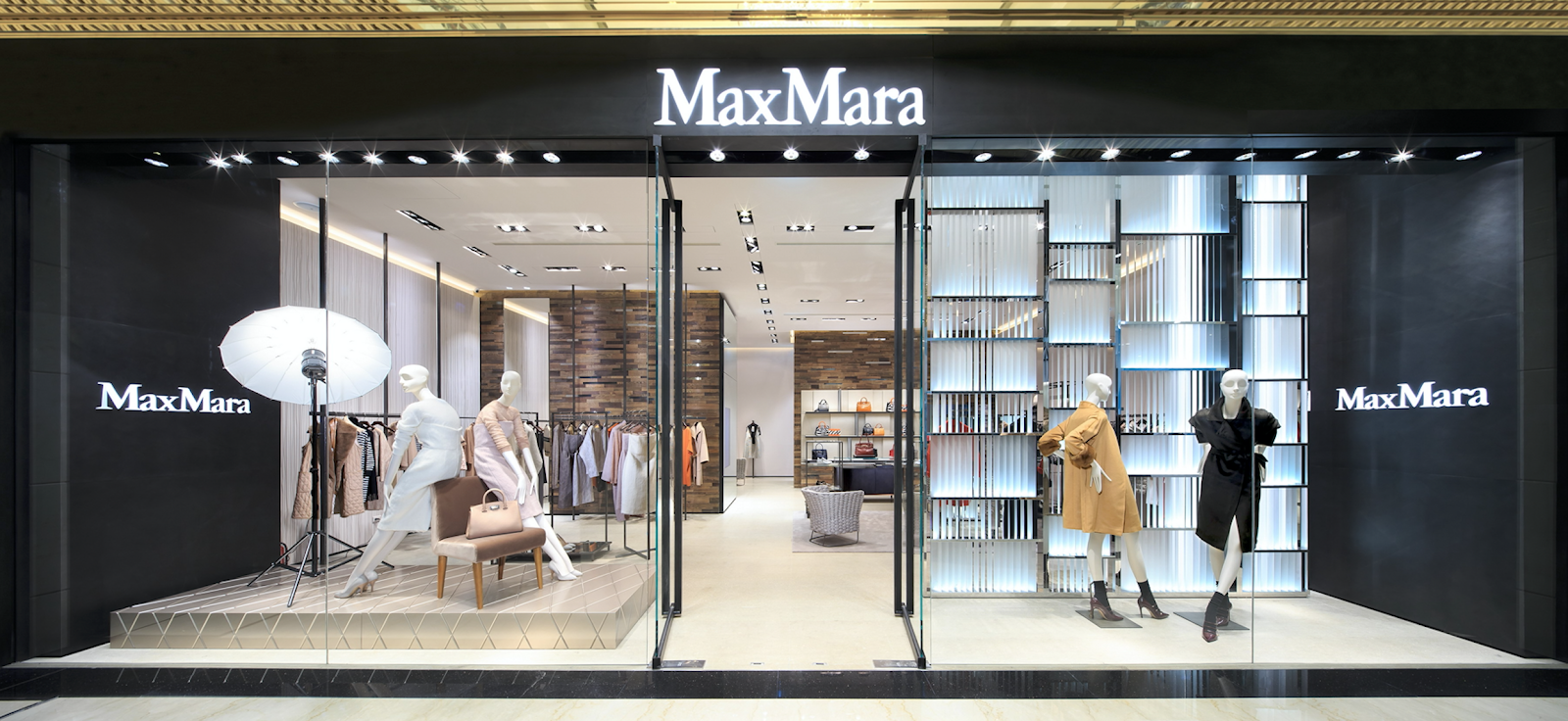 一位中國籍女子日前在微風百貨購物，因消費糾紛大鬧店家遭警察上銬。（翻攝台灣Max Mara官網）