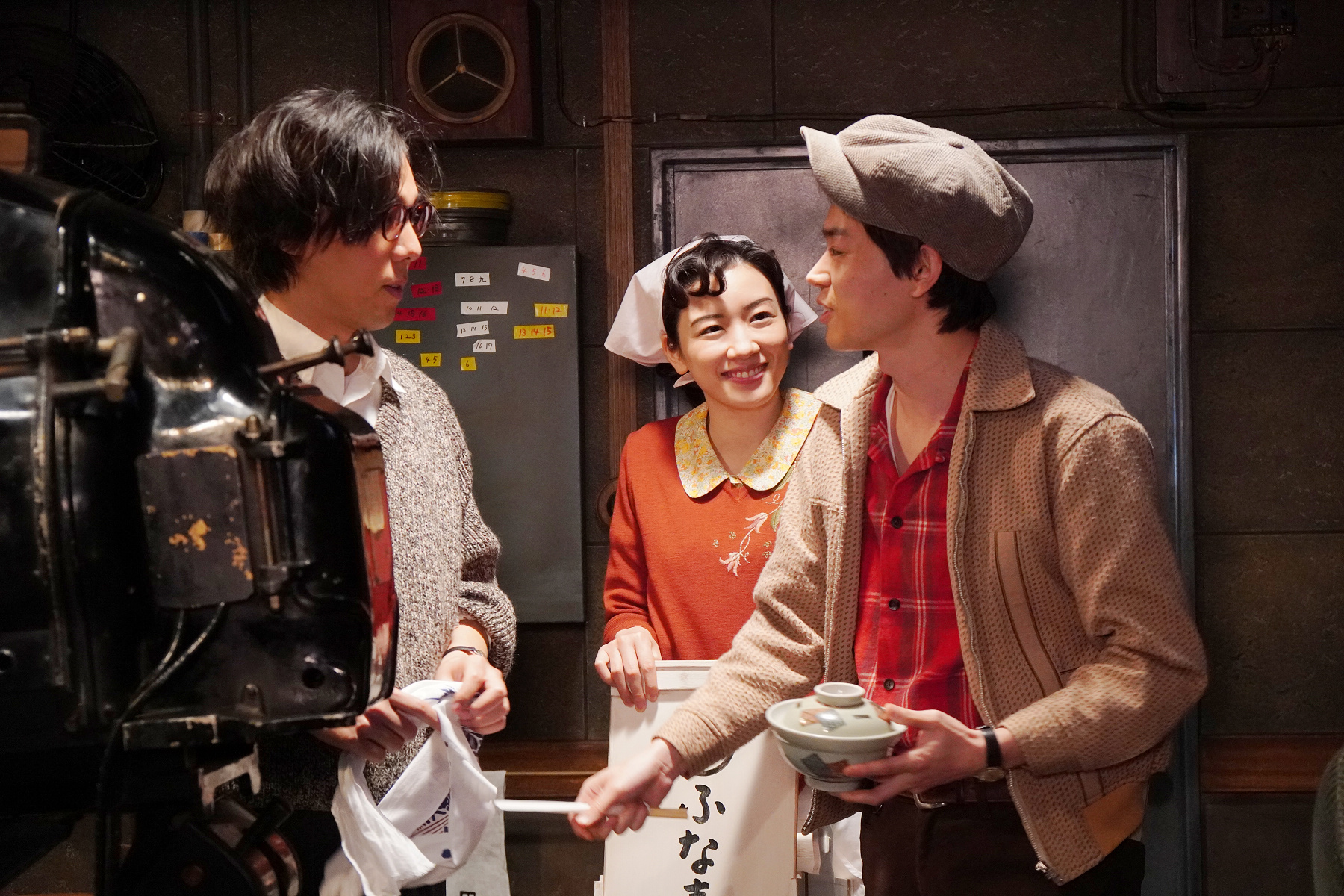 劇中菅田將暉(右)與野田洋次郎(左)都喜歡永野芽郁(中),親近友人間上演三角戀。(采昌國際多媒體提供)