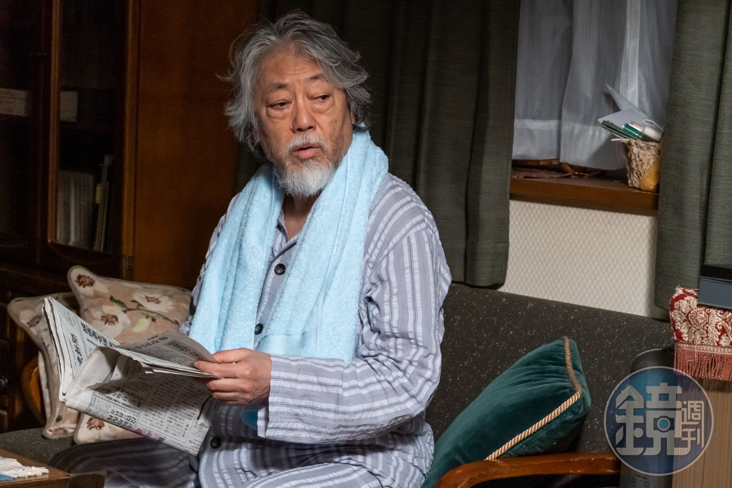 澤田研二因好友請辭《電影之神》接替演出，在片中飾演嗜酒又好賭的糟老頭。（采昌國際多媒體提供）