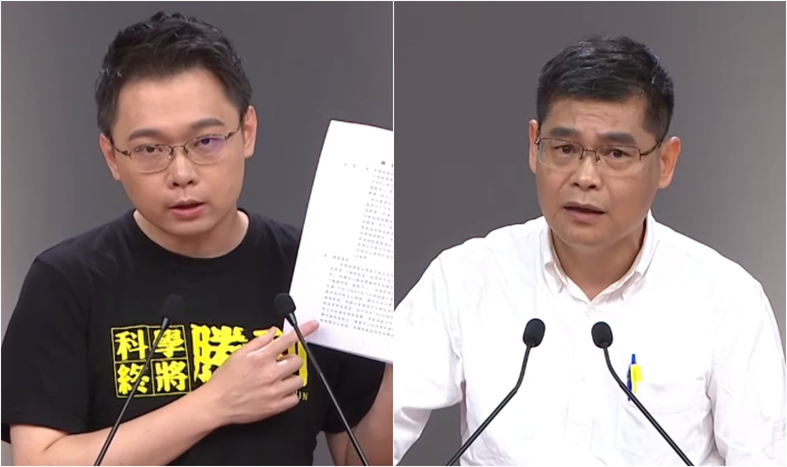 黃士修（左）拿出刑事訴狀草稿，向反方代表許永輝（右）揚言提告，而許則表示不害怕說真話。（翻攝自民視直播YouTube）