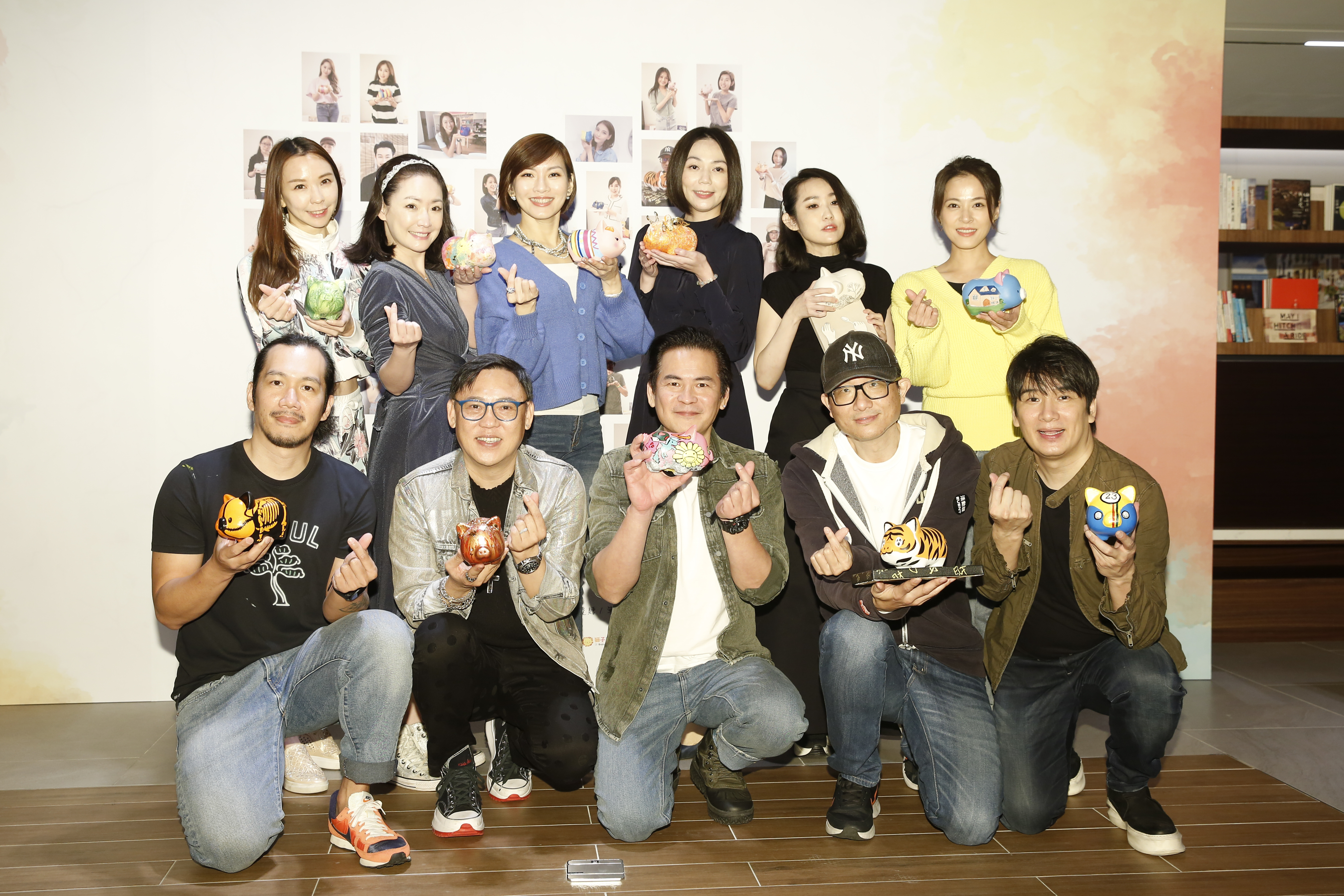 張洛君、許蓁蓁、藝術家黃傑三度攜手合作,舉辦「讓愛閃耀名人∕藝術家公益畫展」。