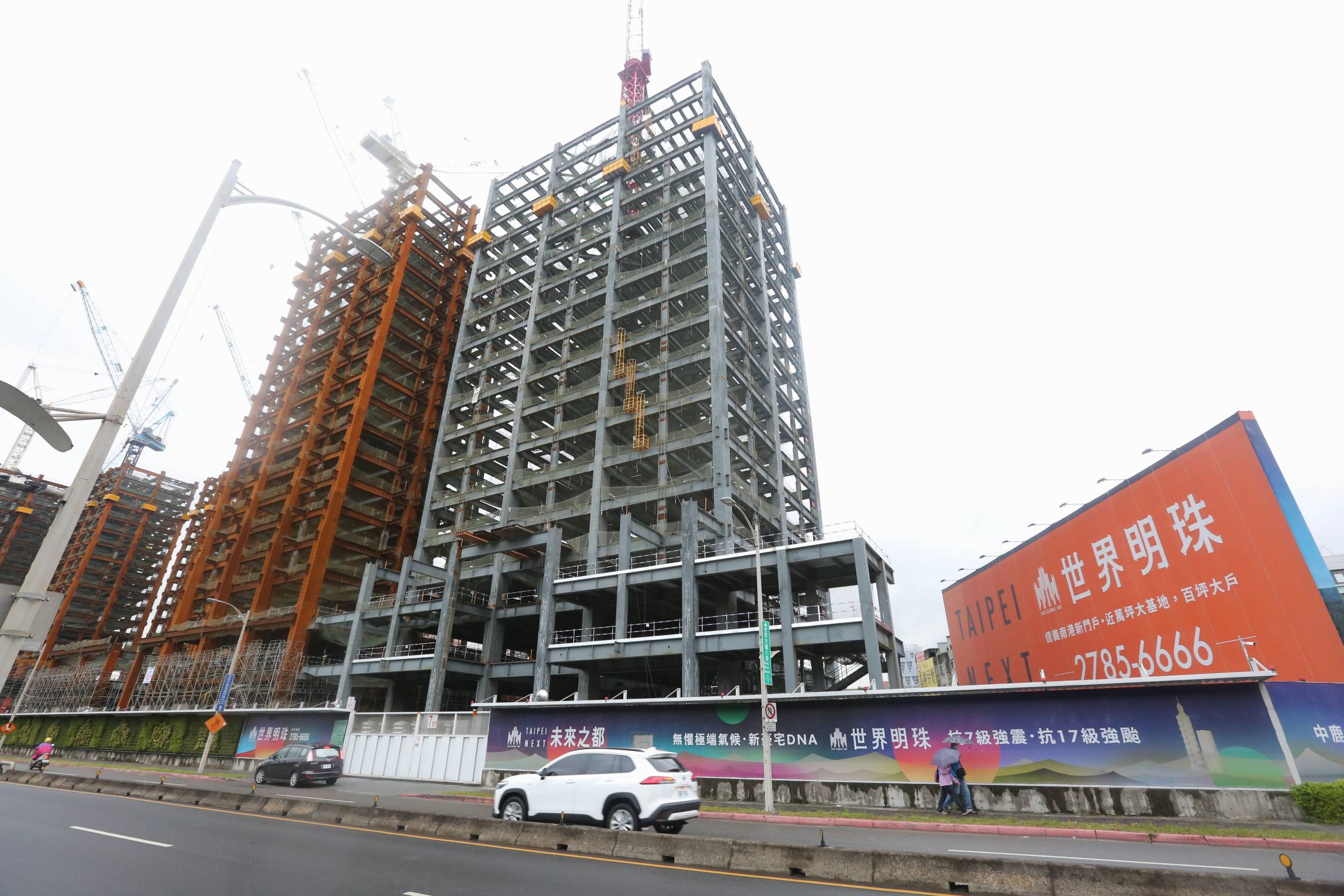 南港推出的「世界明珠」建案，是林學圃的自信之作，預計2023年可以交屋。