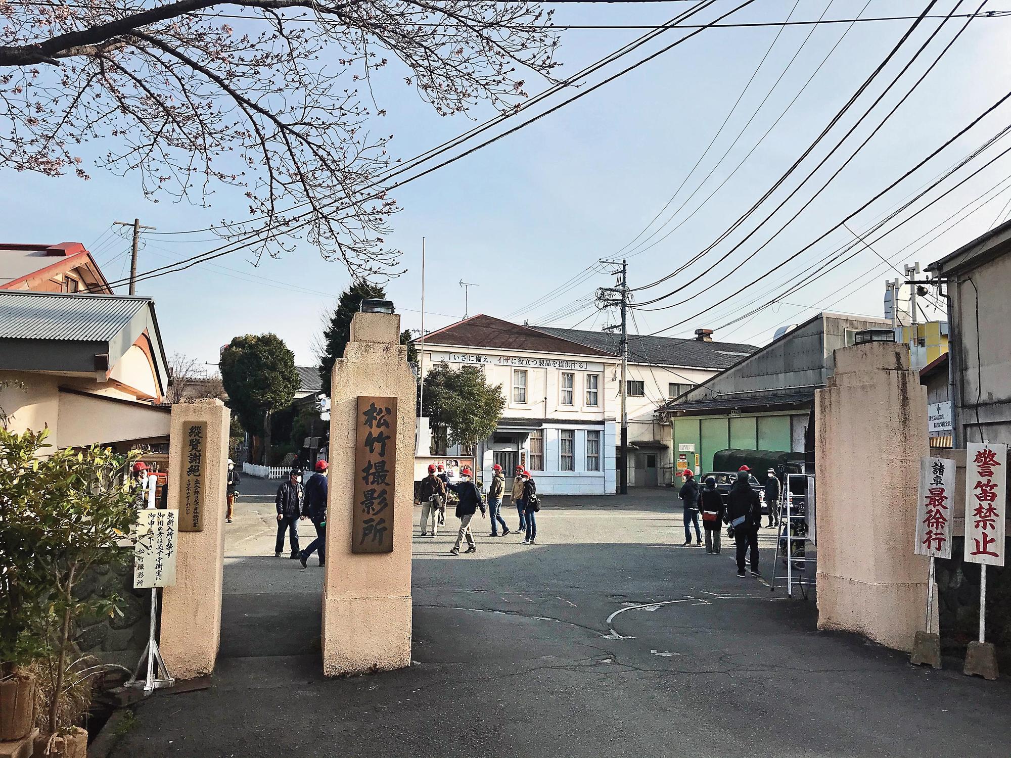 劇組借用位於東京八王子的工廠重現當年的松竹攝影所,許多道具與加工細節都是參考山田洋次的經歷。(采昌國際多媒體提供)