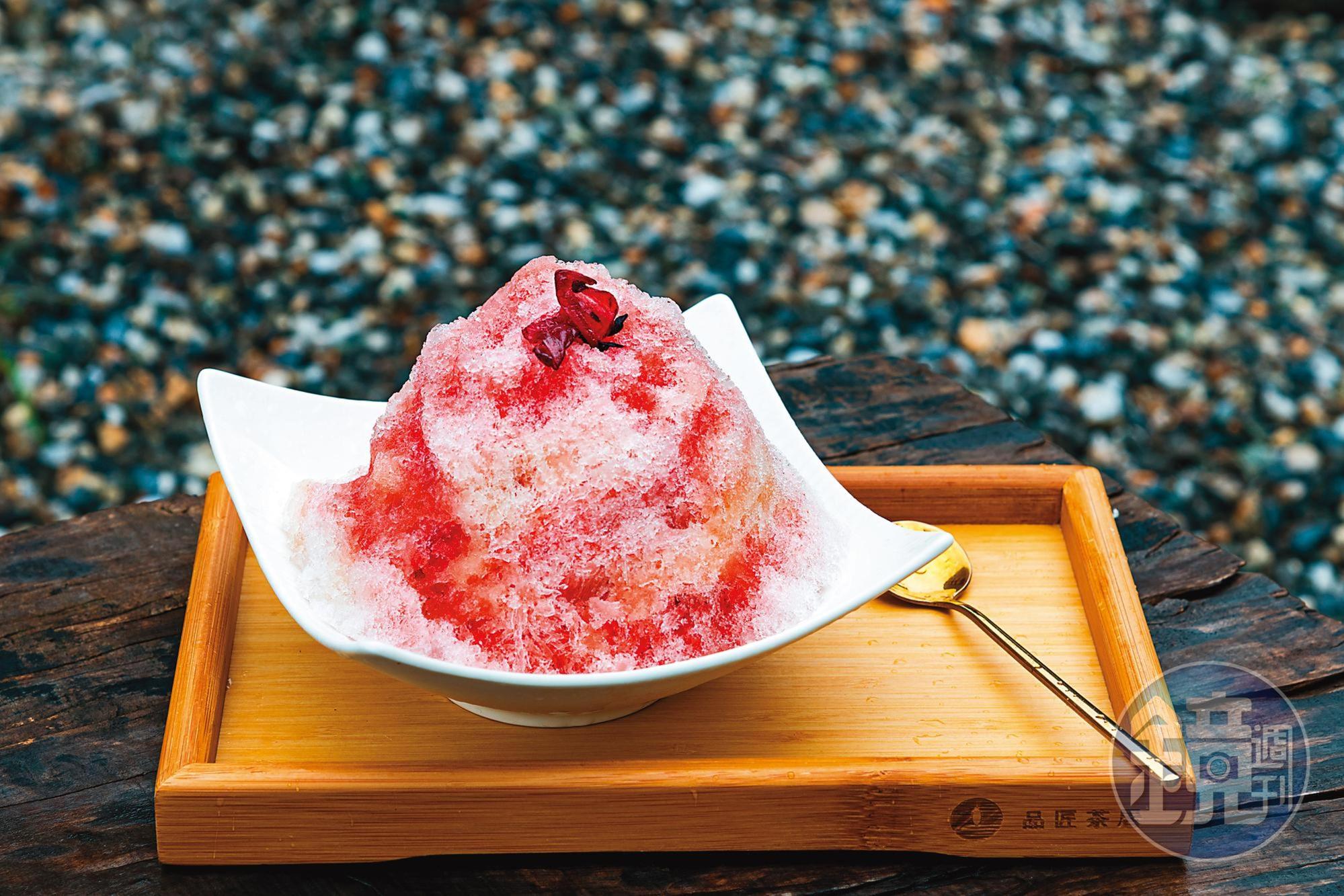 「愛上洛神冰」是店裡招牌冰品。(一份/80元)
