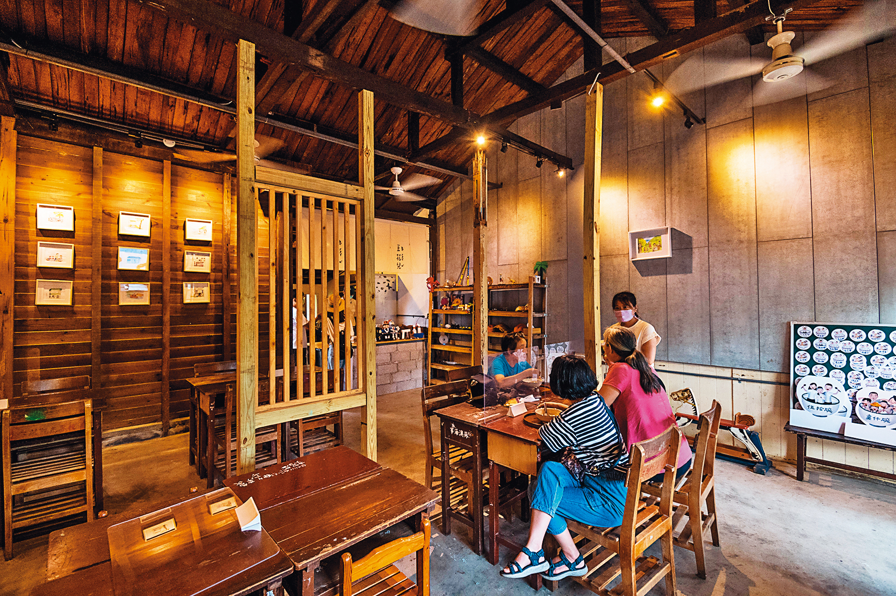 老屋空間改建的豆花店，溫潤復古的氛圍很討喜。