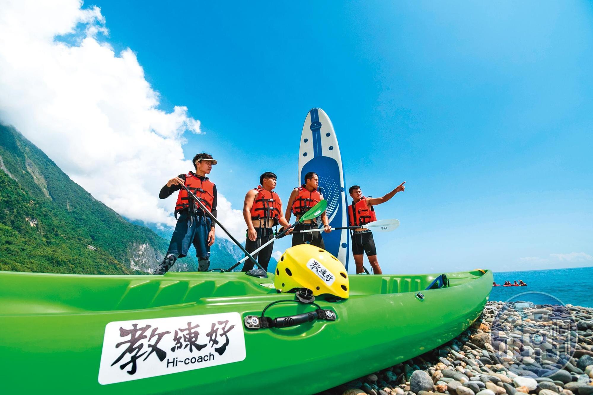 「教練好！獨木舟基地」的教練們個個年輕熱血又專業。