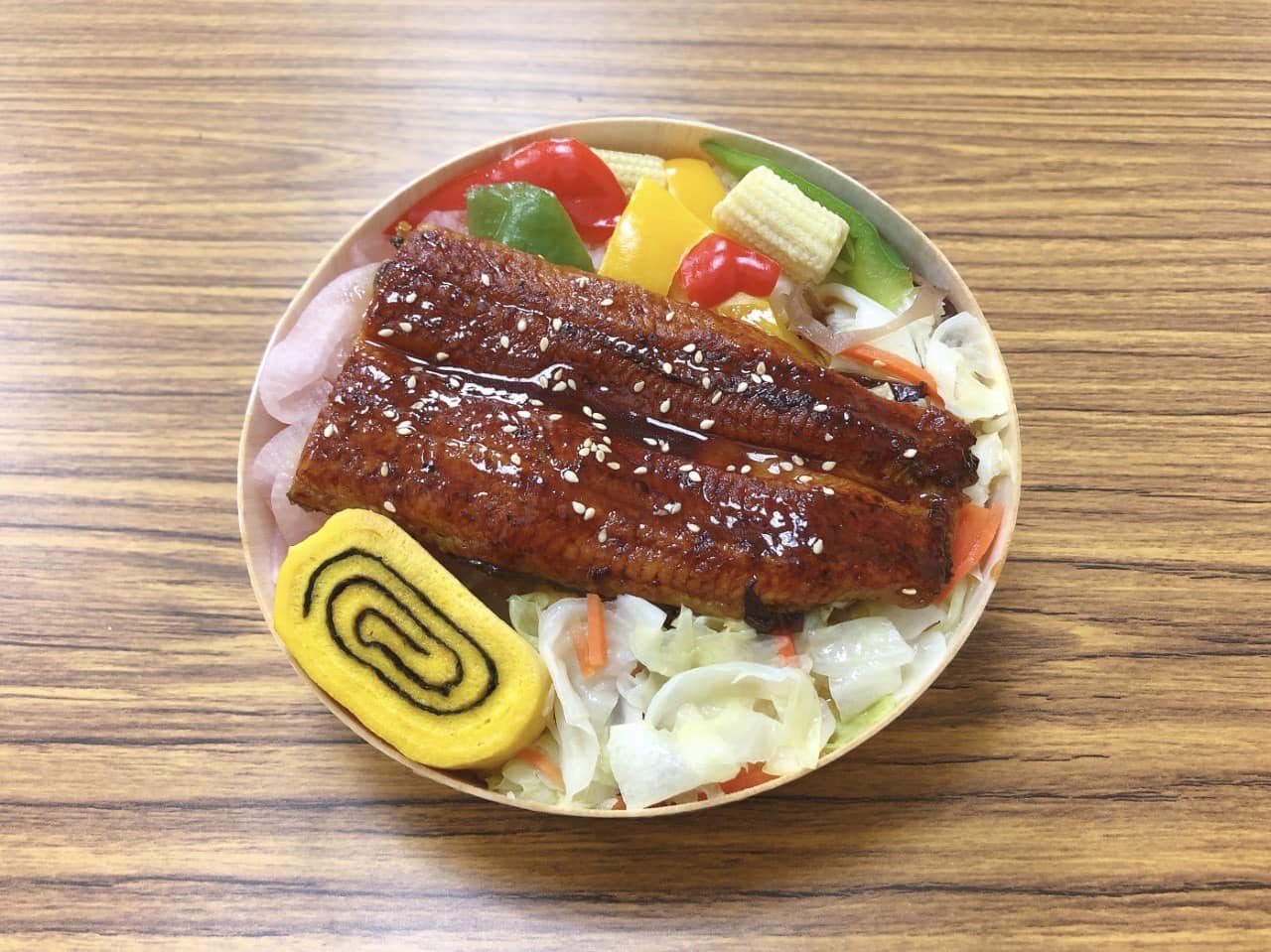 台鐵加碼推出「心鰻意足便當」供南部旅客嘗鮮。（翻攝自交通部臺灣鐵路管理局 TRA臉書）