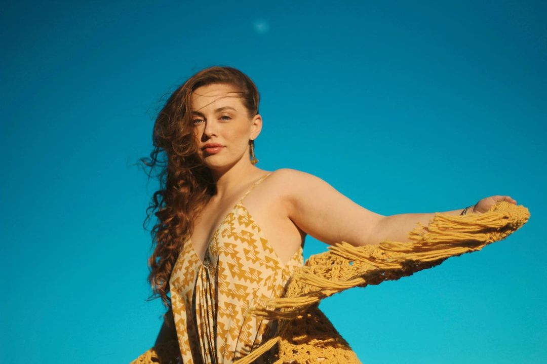 網紅希娜日前拍攝影片，向大眾公布自身第三類接觸的經歷。（翻攝Sheera Lumira Rejoice IG）