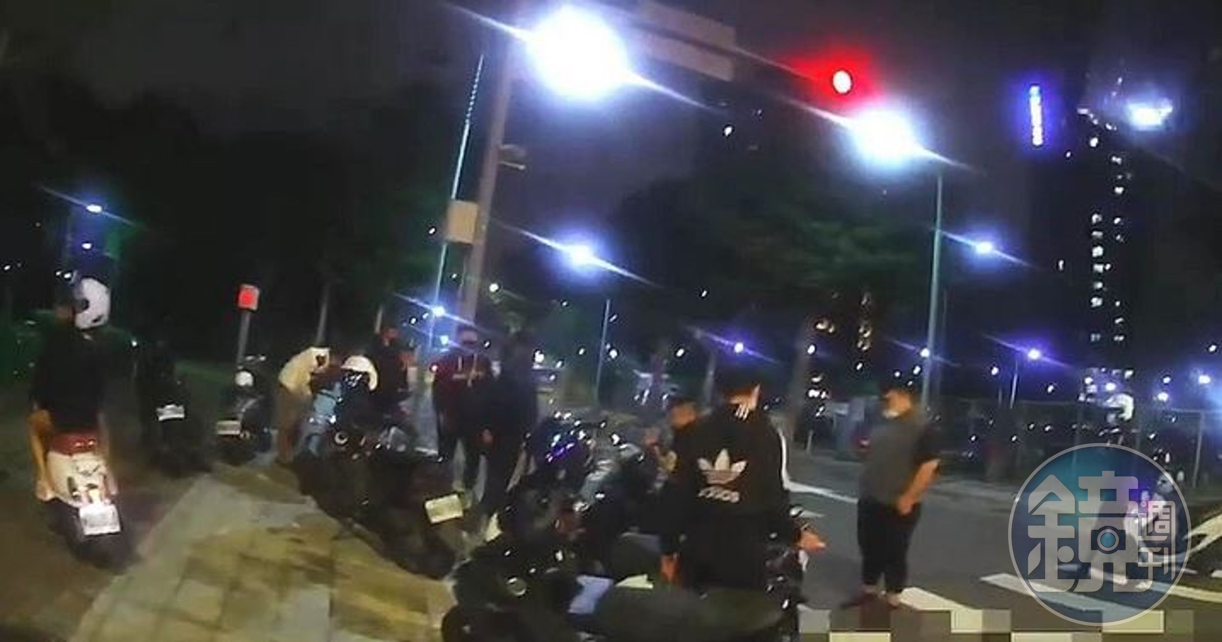 一夥古惑仔聚眾準備前往龜山區迴龍一帶尋仇。（警方提供）