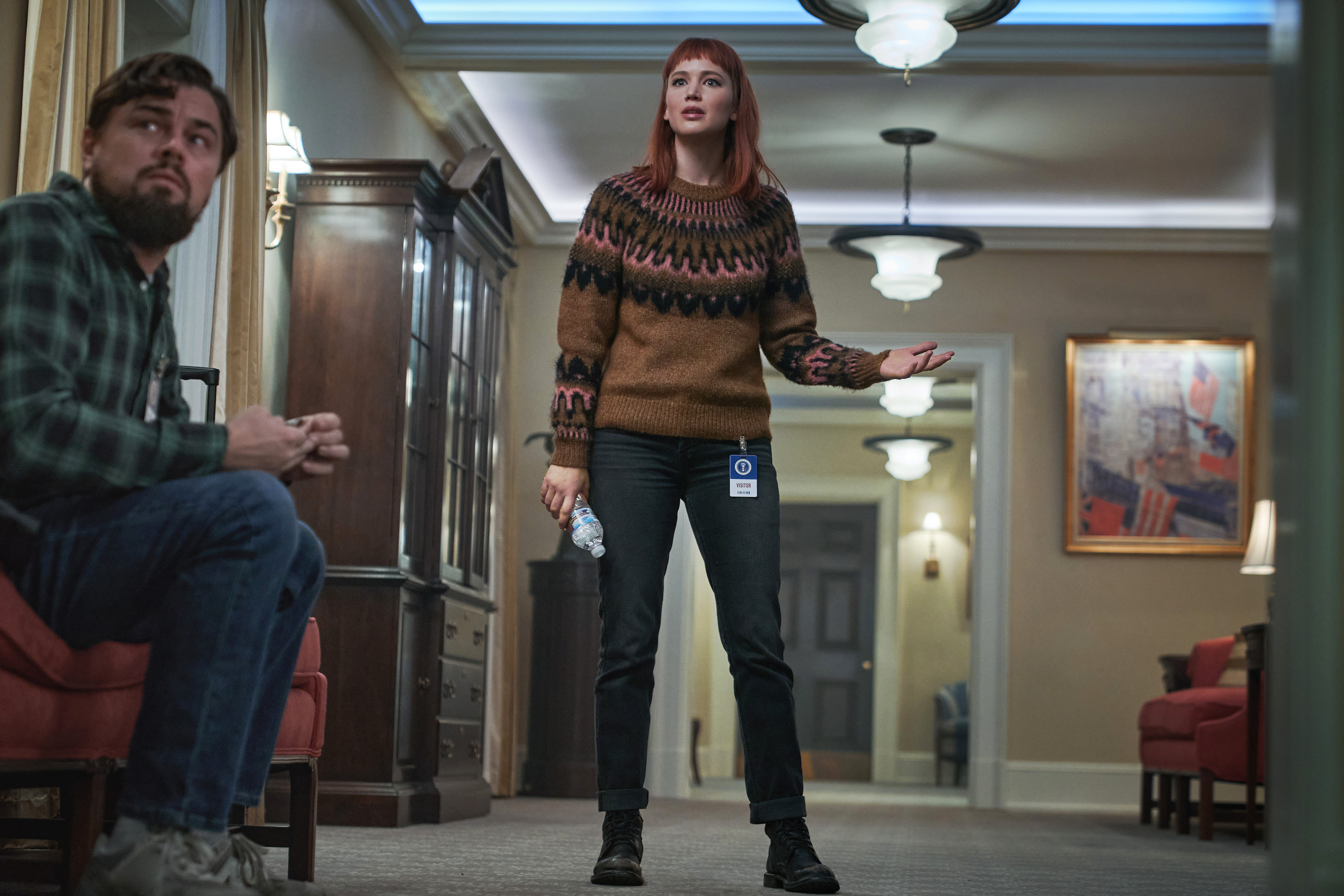 李奧納多狄卡皮歐（左起）、珍妮佛勞倫斯在《千萬別抬頭》扮演天文學家，發現了即將發生在地球的災難，但沒人在意他們的警告。（Netflix提供）