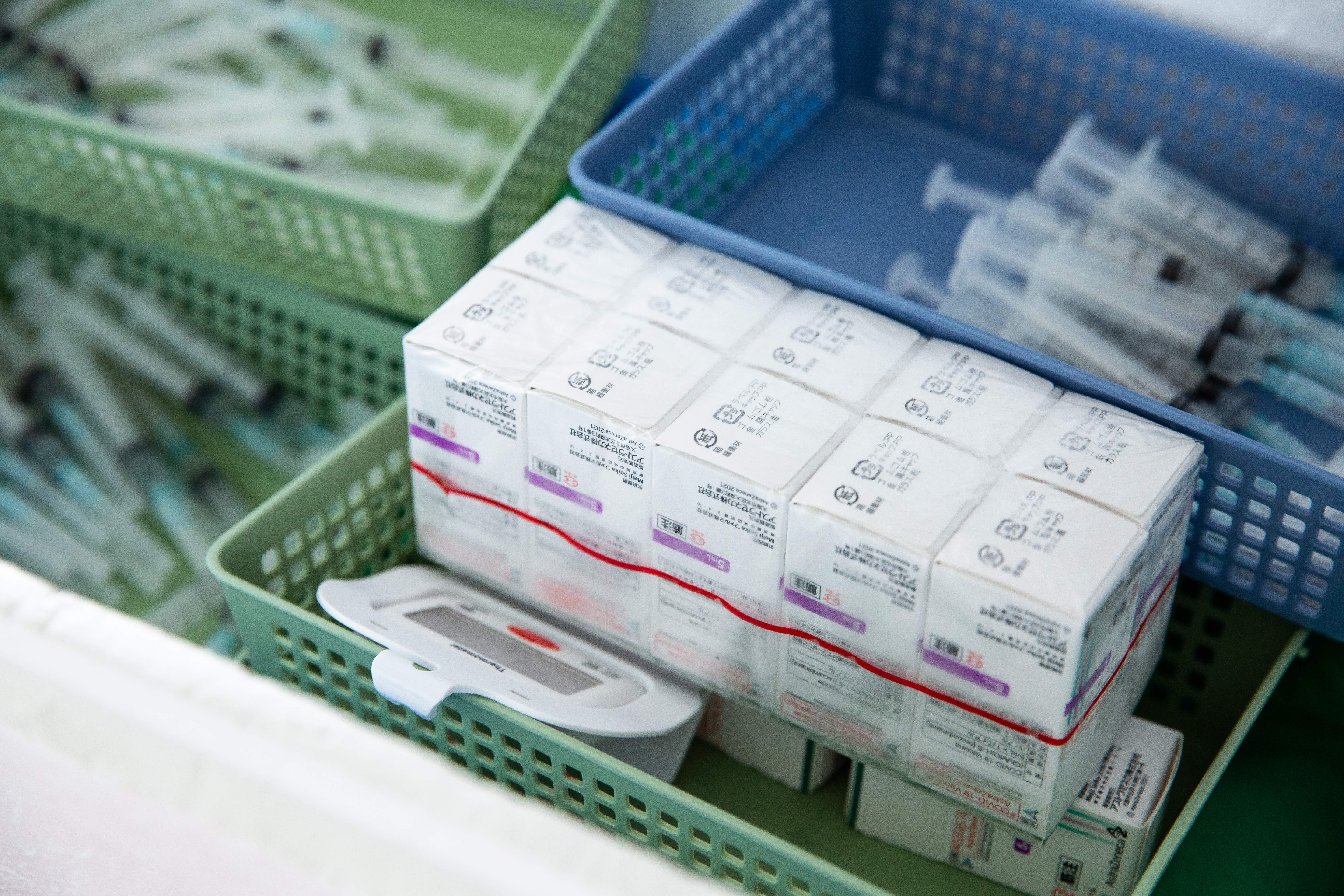 指揮中心今透露,未來第15期公費疫苗預約仍會開放混打,至於第三劑疫苗則規劃以同廠牌為主,目前預計希望在明年1月開放。(本刊資料照)