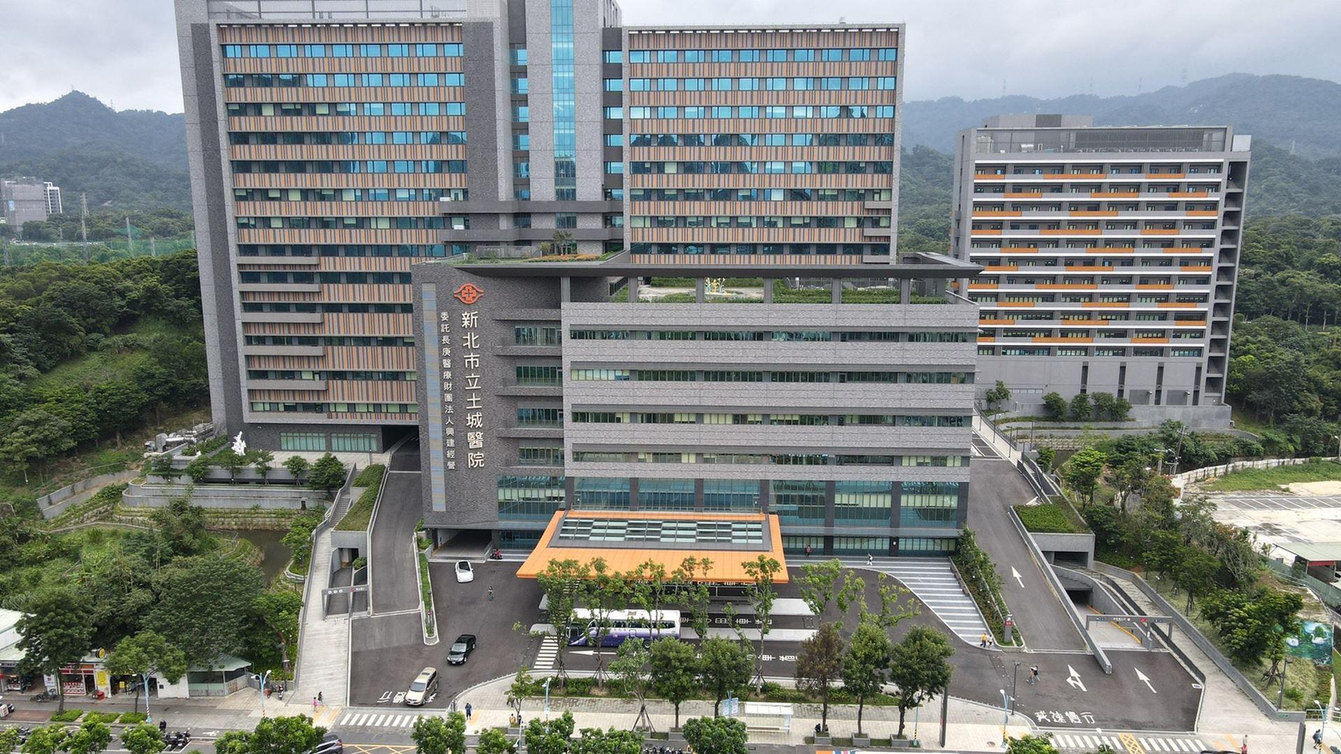 土城暫緩重劃區有鄰近台北市的交通優勢，加上附近的土城醫院、商圈完善，對房價有所支撐。