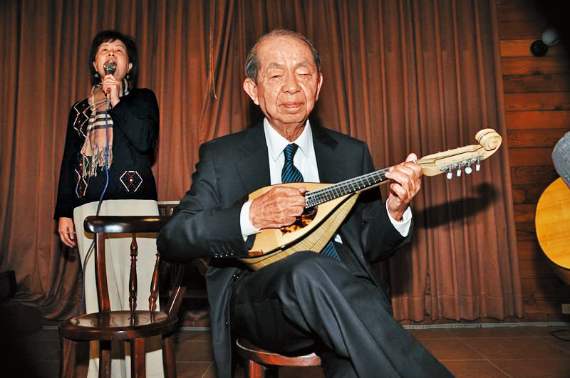 陽明交大南部校區的奇美樓,由奇美創辦人許文龍(圖)獨資捐建。(翻攝新竹縣政府文化局官網)