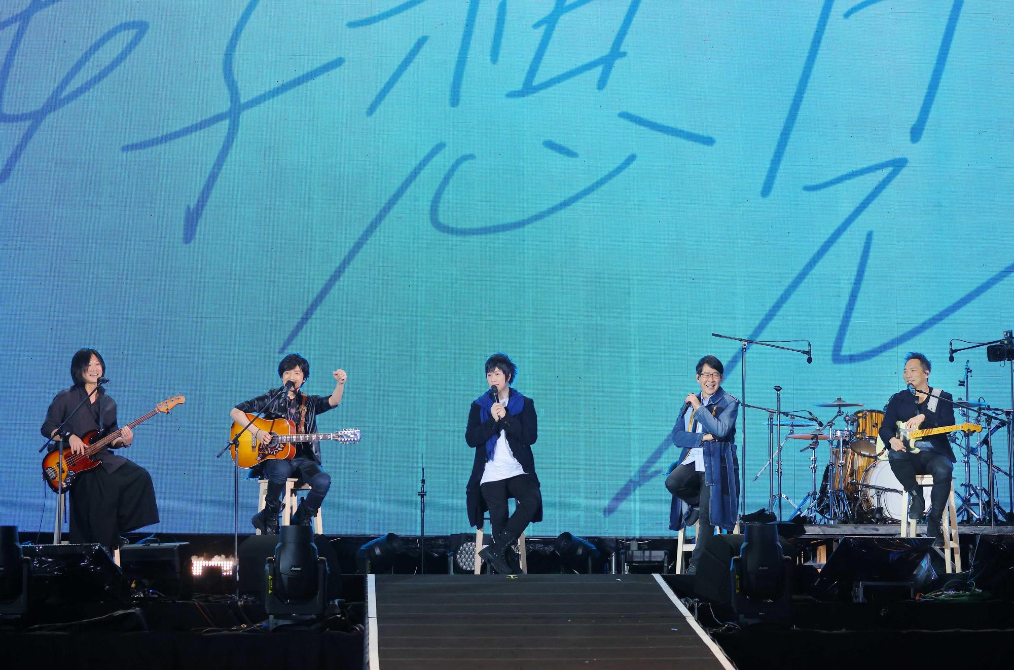 五月天相隔1,740天第7度高雄世運場館嗨唱。(相信音樂提供)