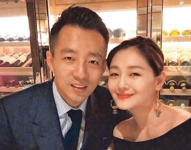 汪小菲(左)與大S(右)在中國認識後僅見面4次即訂婚,卻在婚後10年傳婚變。(翻攝大S微博)