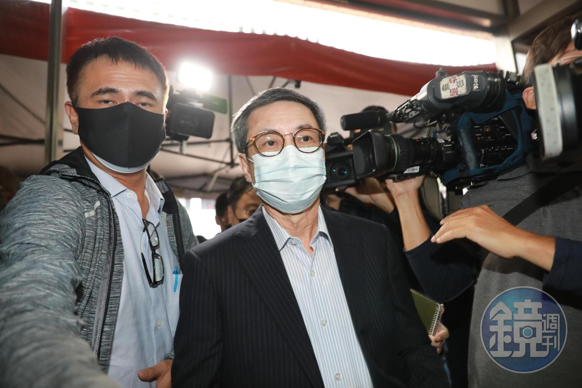 石木欽案關鍵主角富商翁茂鍾今至懲戒法院出庭,他證詞與石木欽同一方向,都說有見面沒談官司。