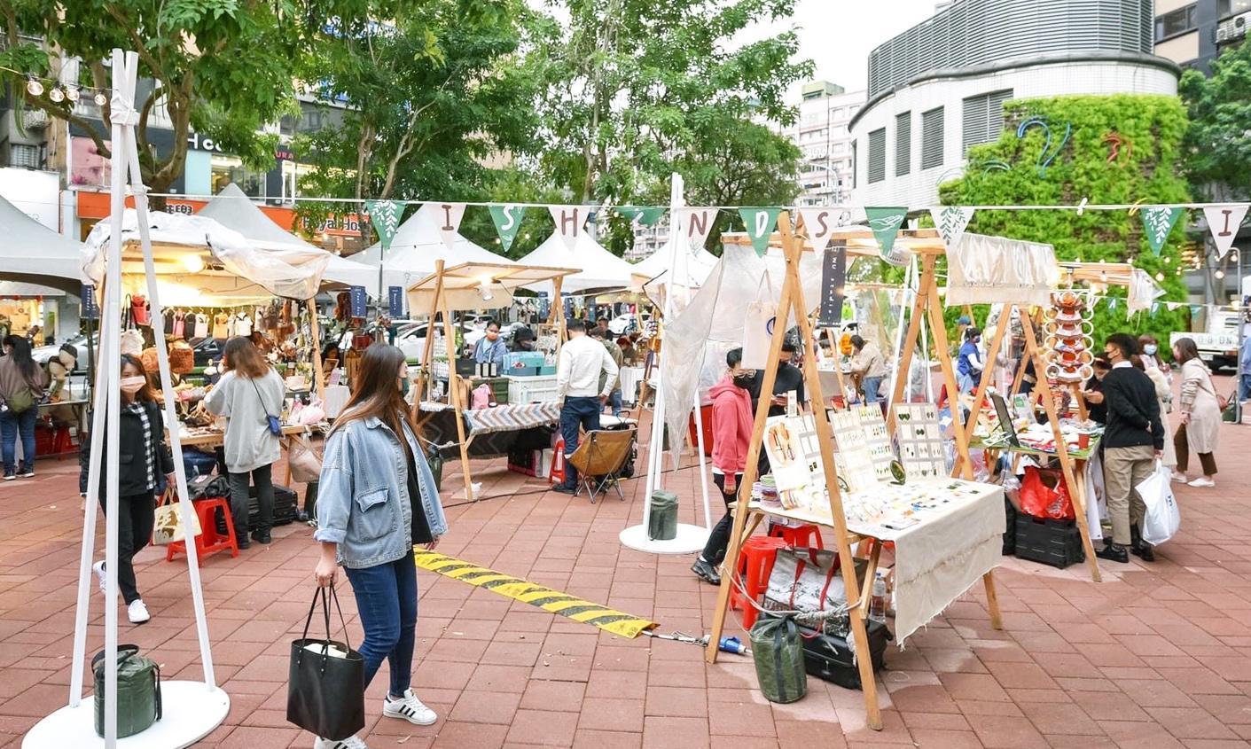 2021東區商圈週年慶串聯上百家東區店家一同參與,將舉行為期12天的豐富活動。