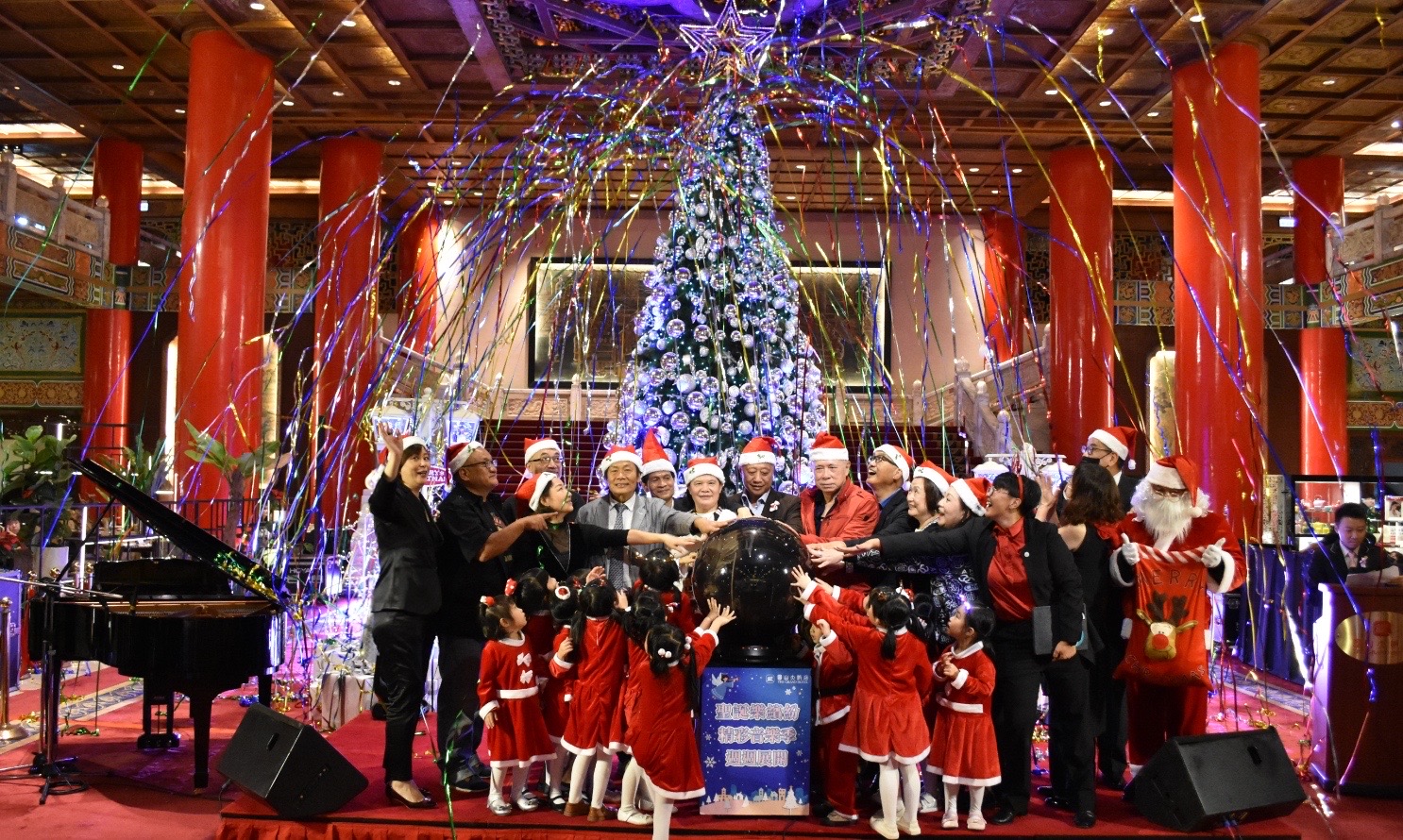 圓山飯店聖誕樹正式點燈，展開一系列耶誕歡慶活動。（圓山飯店提供）