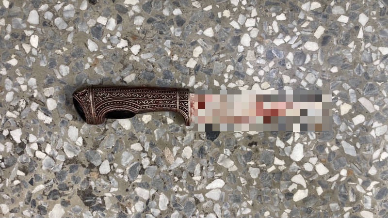 警方查扣蔣男殺人兇刀。（翻攝畫面）
