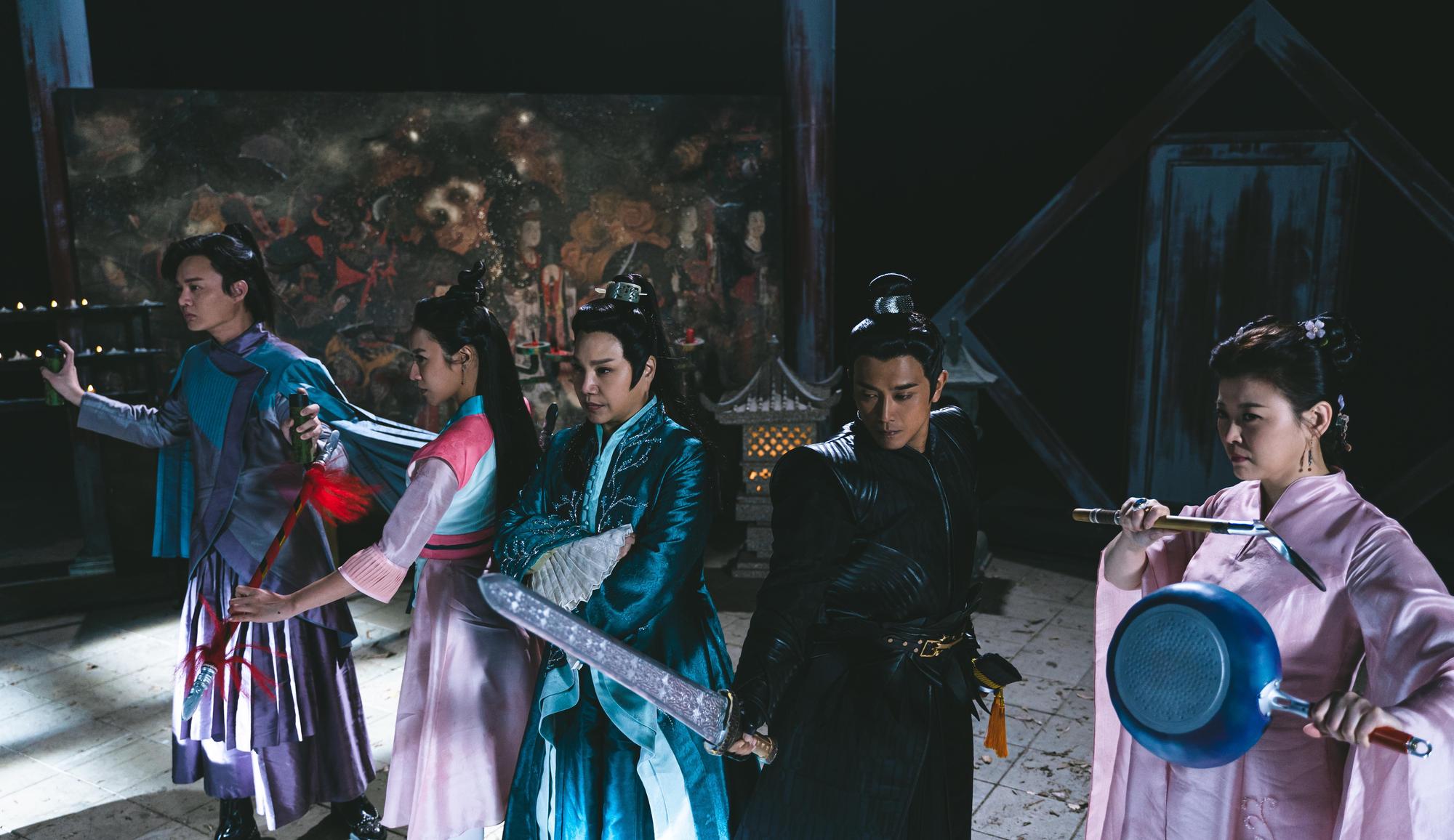 許富凱（左起）、方宥心、唐美雲、張書宇、方馨如復仇者聯盟抵禦外敵。（公視台語台提供）
