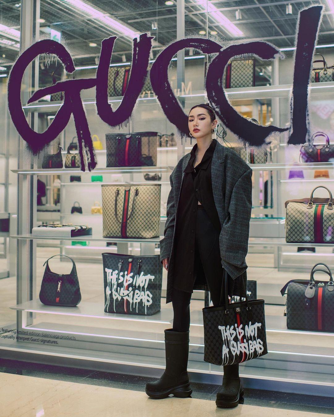 Balenciaga與Gucci雙聯名推出The Hacker Project 系列，雀斑小姐現身信義微風的Balencigia快閃店。（翻攝自雀斑小姐IG）