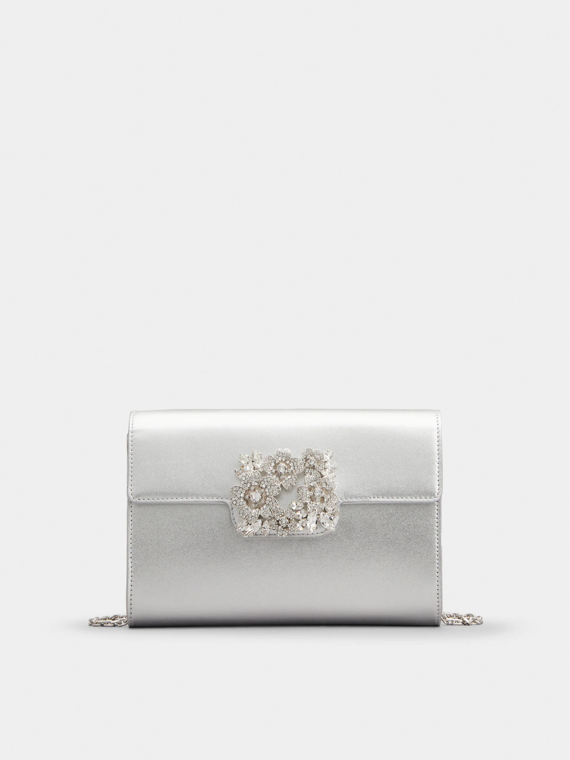 Roger Vivier Bouquet Strass銀色花鑽晚宴包。NT$51,600。