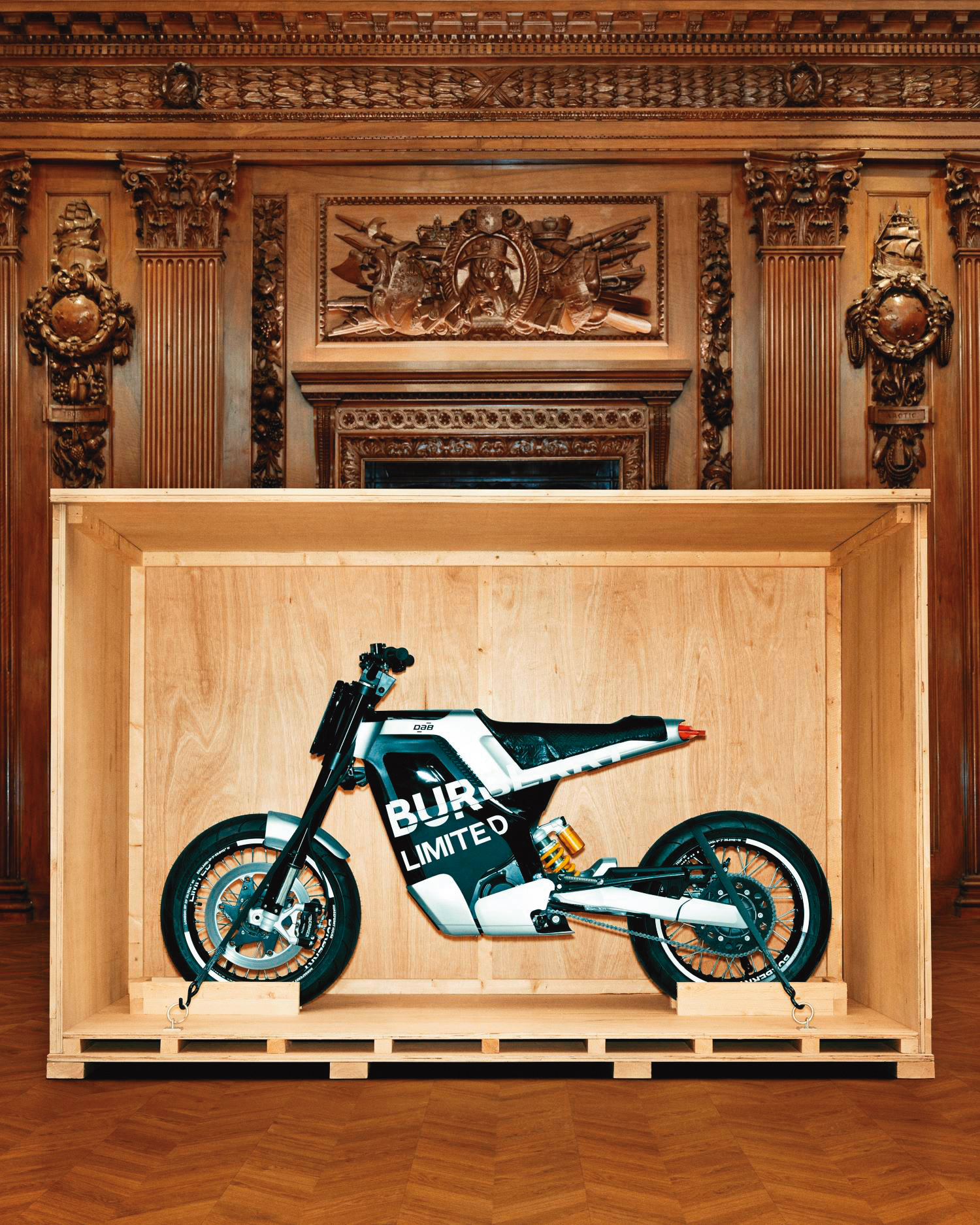 Burberry限定版Concept-E RS電動摩托車 EUR$29,900起(Burberry提供)