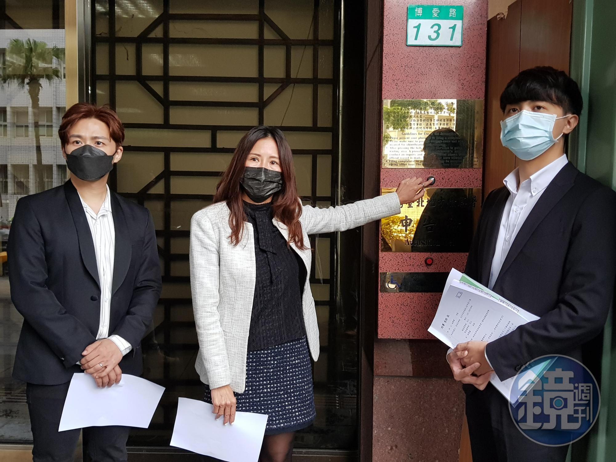 林學圃委任律師李荃和（左）、陳孟秀（中）及張廷睿（右）控告林朝鑫涉及妨害名譽及誣告罪。