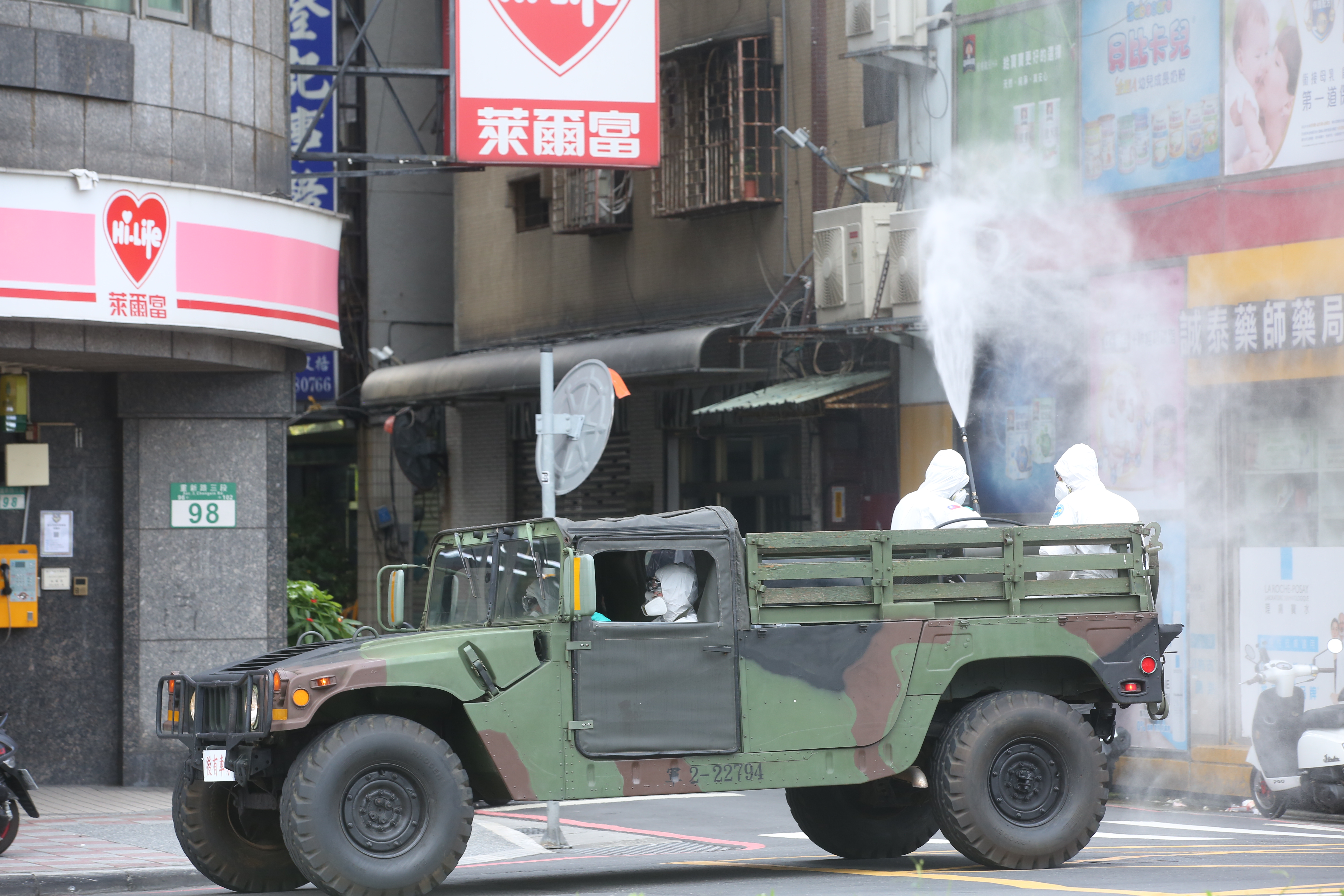 自從屏東店員超挖眼案後，超商店員屢傳出因提醒戴口罩慘遭顧客暴力事件，怎料這次還出人命，示意圖，非當事者。（資料照）