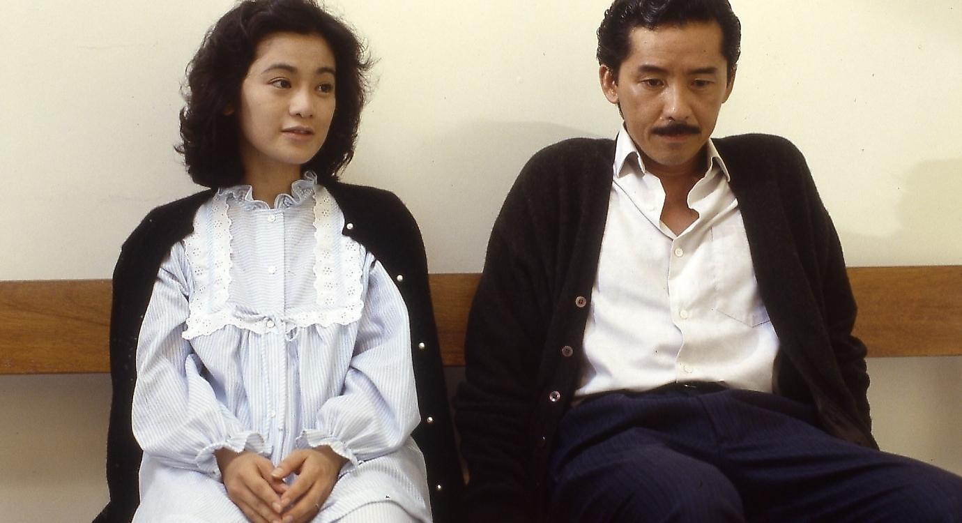 張清芳演唱的〈最愛〉是張艾嘉1986年執導電影同名主題曲,由張艾嘉、林子祥、繆騫人主演。(翻攝金馬獎官網)