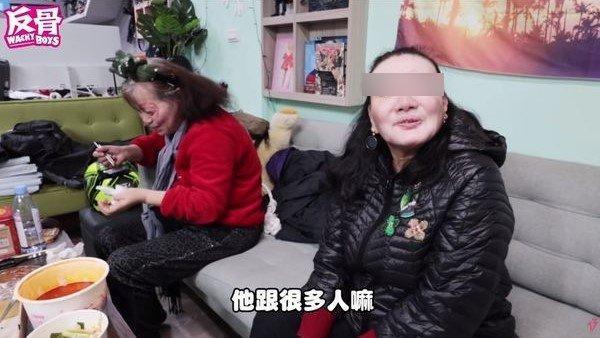 孫生的母親疑精神狀況不佳,有多次竊盜前科。(翻攝「反骨男孩」YouTube頻道)
