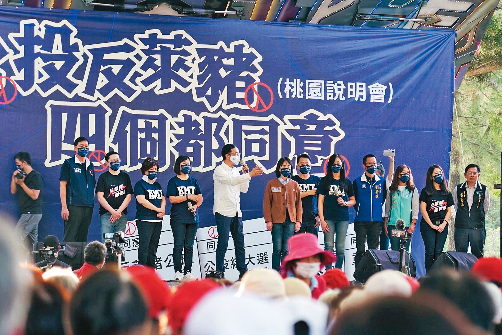 面對戰鬥藍動作不斷，朱立倫也積極回防，21日親自出席戰鬥藍舉辦桃園造勢，奪回主導權。（朱立倫辦公室提供）