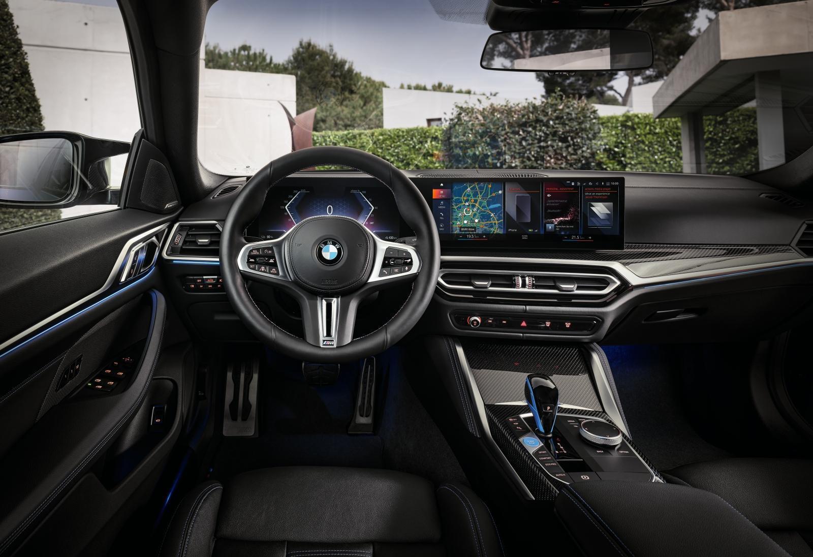 維持品牌始終堅持的駕駛者導向座艙設計,BMW i4內裝透過俐落、乾淨的設計語彙,呈現品牌全新的豪華現代車室氛圍。