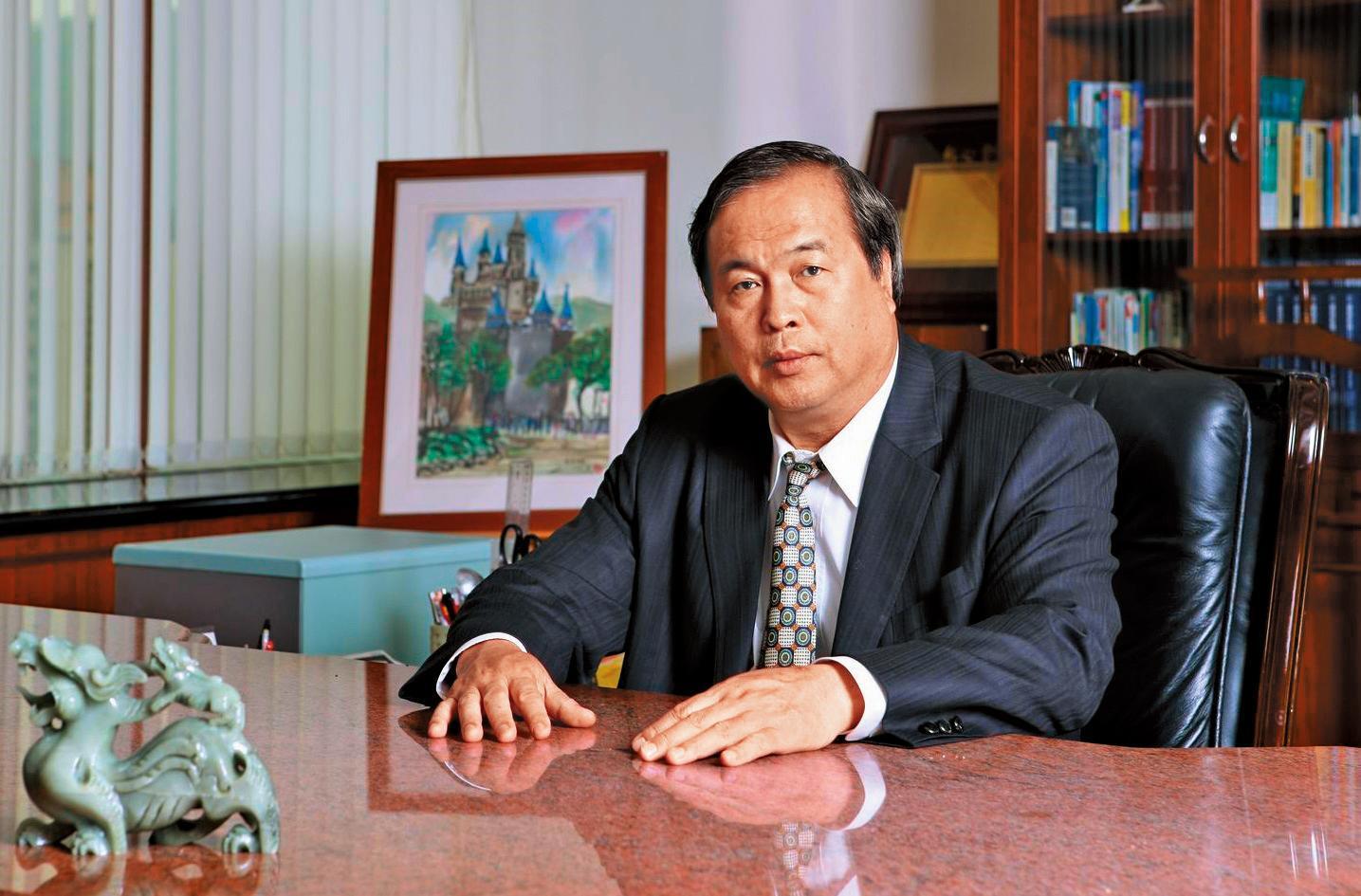 今年67歲的黃文程是建設公司總裁,事業有成。(翻攝建設公司官網)