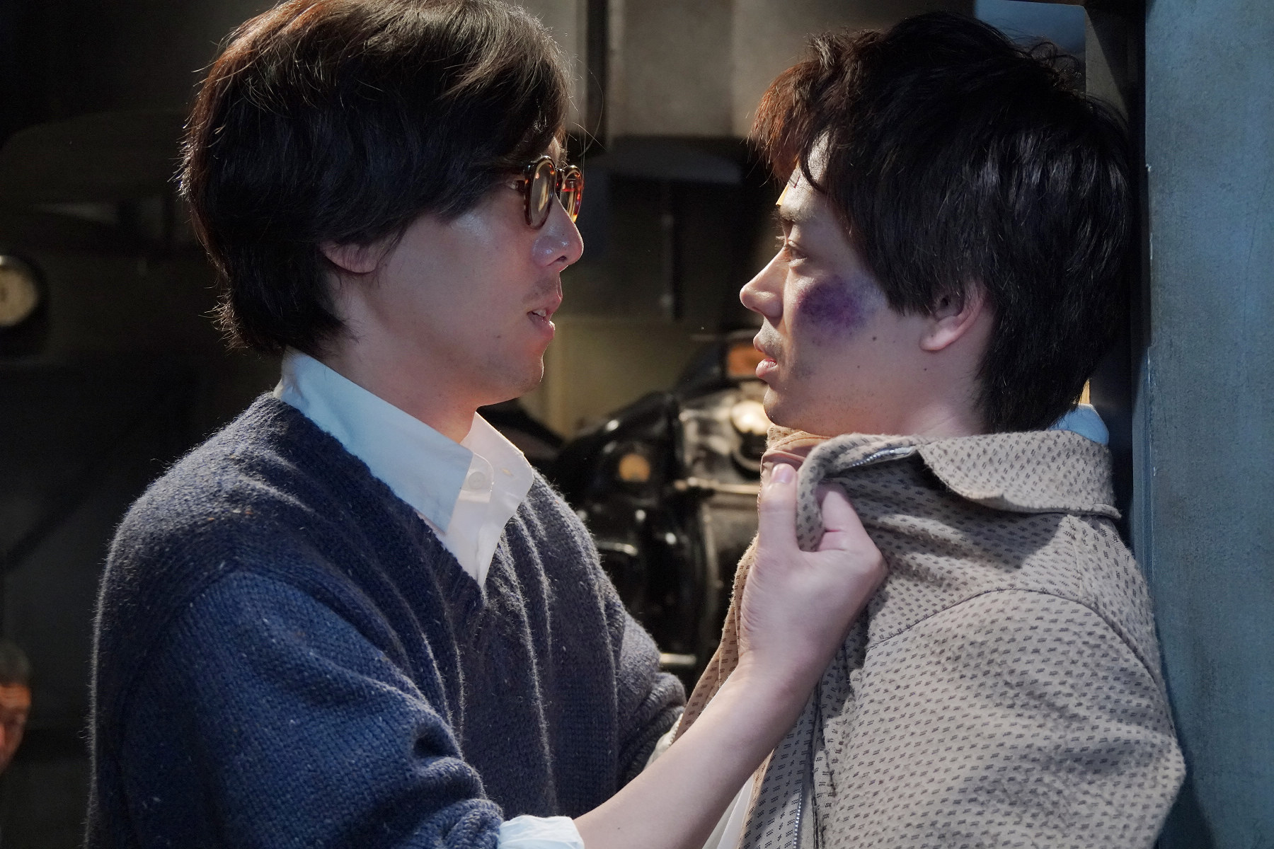 野田洋次郎（左）與菅田將暉在新片《電影之神》是好友也是情敵，兩人戲外也合作演唱主題曲。（采昌國際多媒體提供）