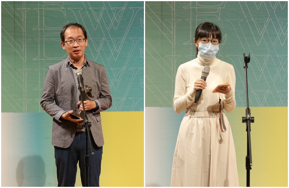《鏡週刊》記者劉志原（左）和胡慕情（右）發表得獎感言。
