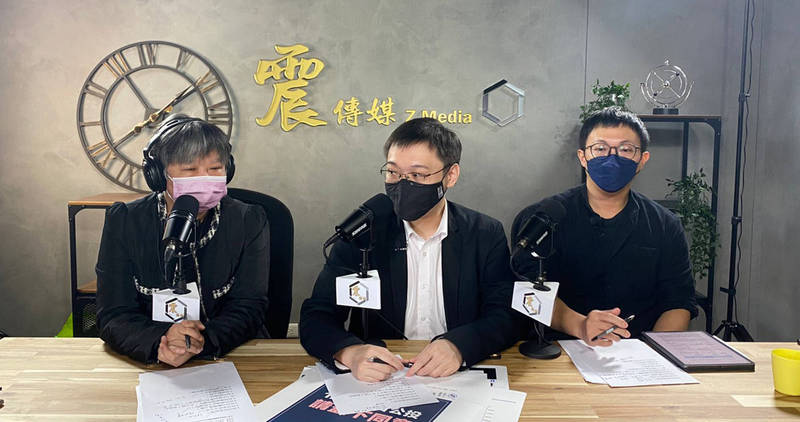 黃士修(中)喊冤稱自己並不是恐嚇能源處長,談及核廢料時更直言可放他家。(震傳媒提供)