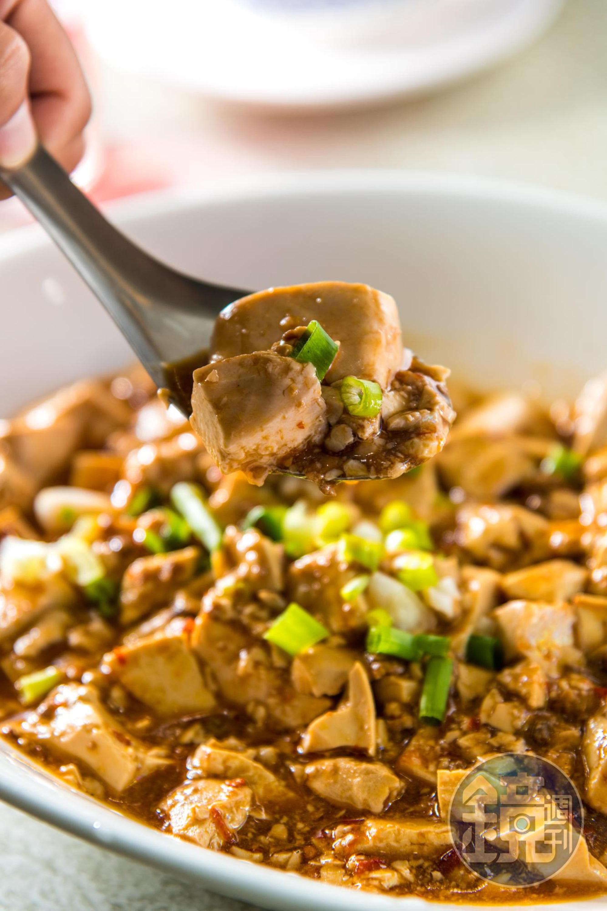莒老牌「國利豆腐」已成經典，一道簡單家常的豆腐料理，簡直是白飯小偷。