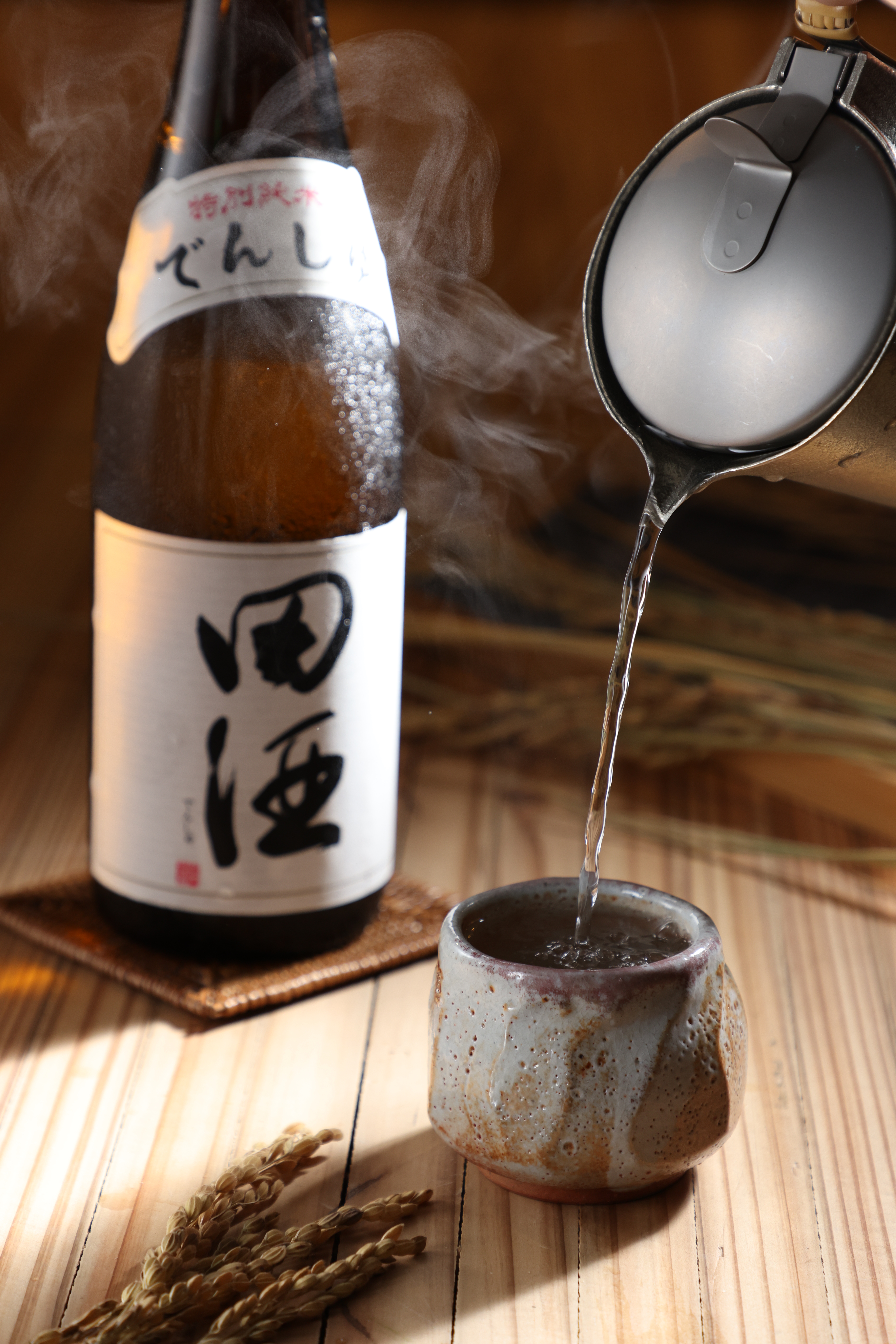 「田酒 特別純米」有深層乾淨的米旨香，高溫下更顯得輕盈單純，回溫後則較有包覆感。（320元／杯）