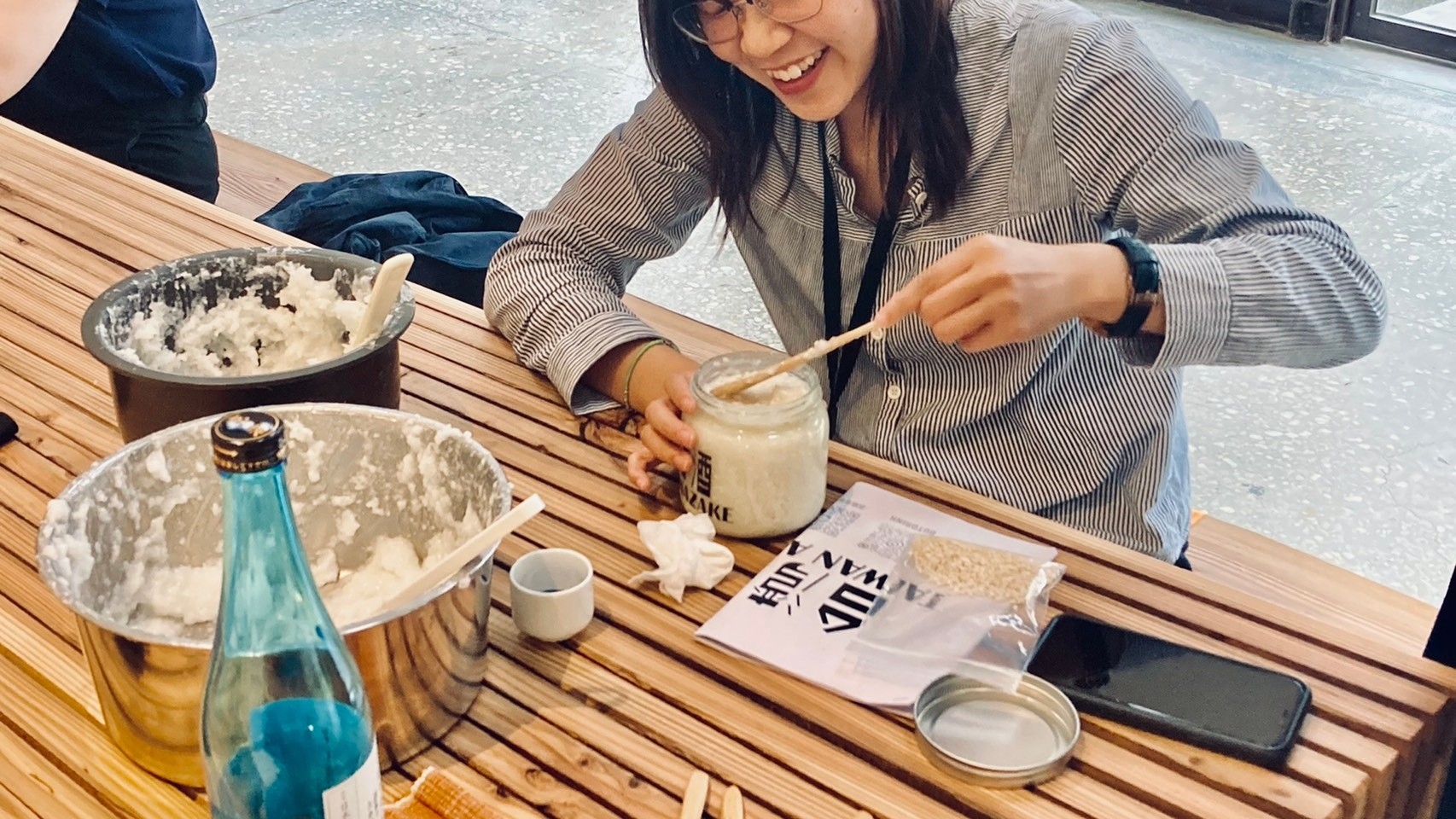 愛上日本酒今年舉辦「台灣甘酒」教學，用在地粳米製作屬於台灣的甘酒。（愛上日本酒提供）