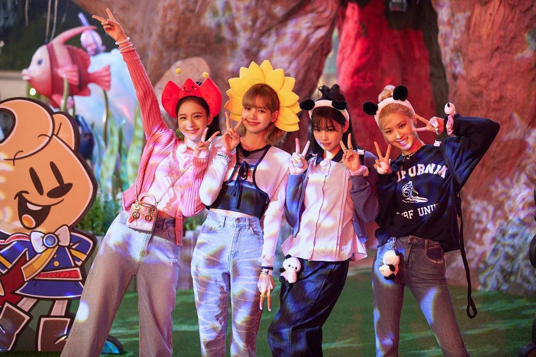 BLACKPINK成員LISA（左二）確診新冠肺炎，其餘3名成員PCR結果呈陰性。（翻攝Jisoo IG）