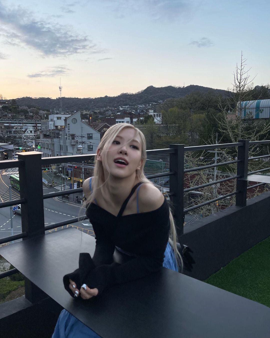 Rosé臨時取消活動行程才爆出LISA確診消息。（翻攝Rosé IG）